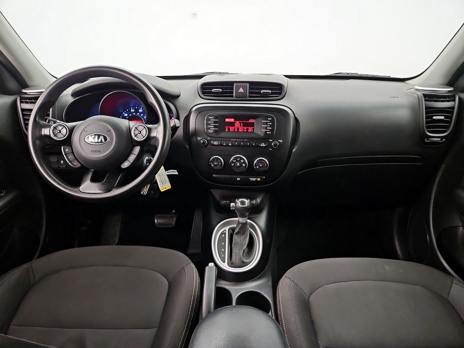 White 2016 Kia Soul Wagon  Automatic