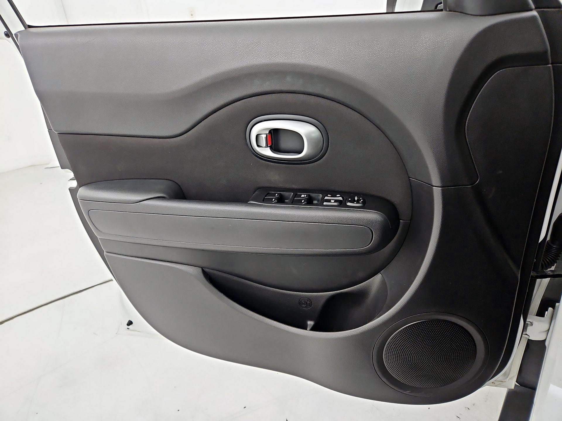 Thumbnail: 2016 Kia Soul - 12