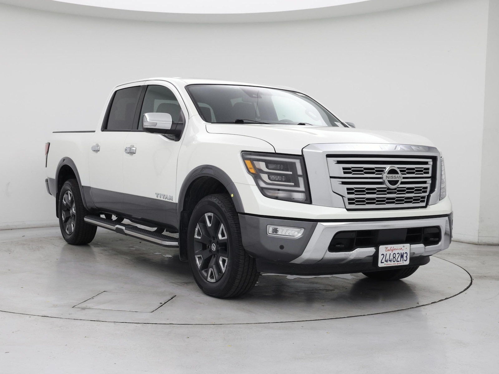 2022 Nissan Titan Platinum Reserve - Photo 2