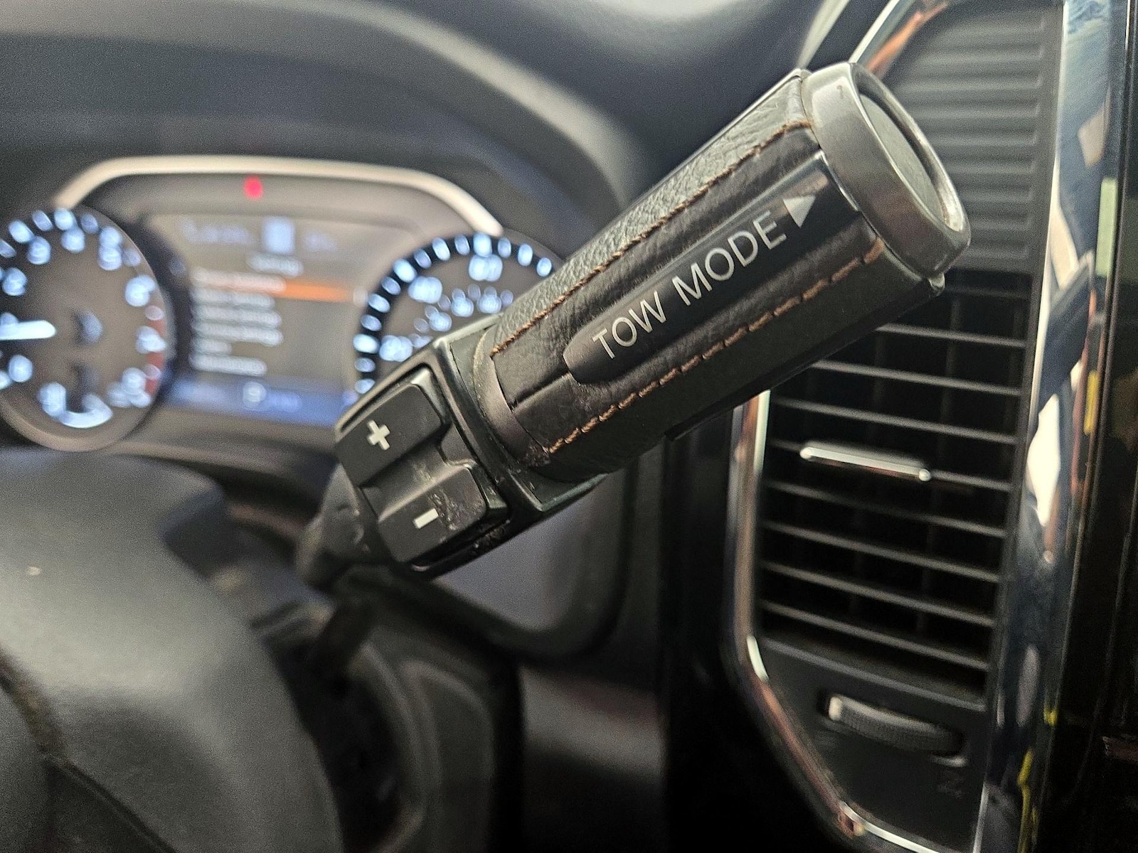 2022 Nissan Titan Platinum Reserve - Photo 19