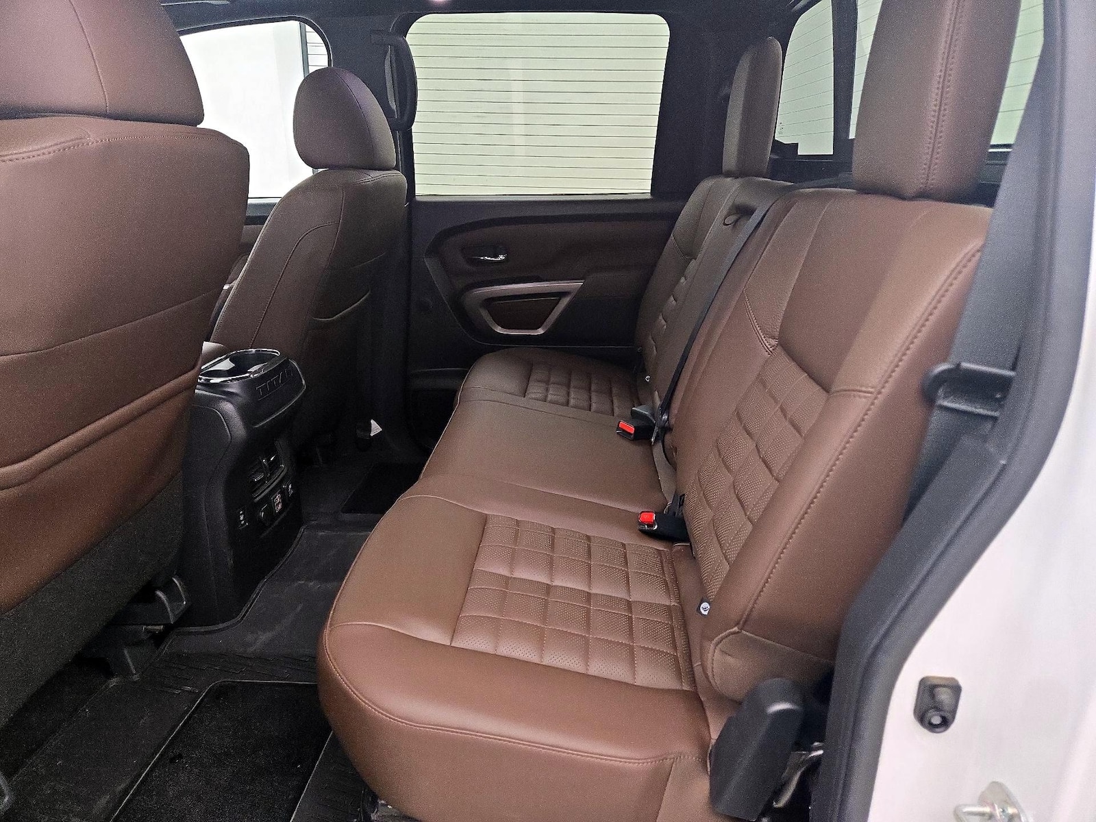 2022 Nissan Titan Platinum Reserve - Photo 22