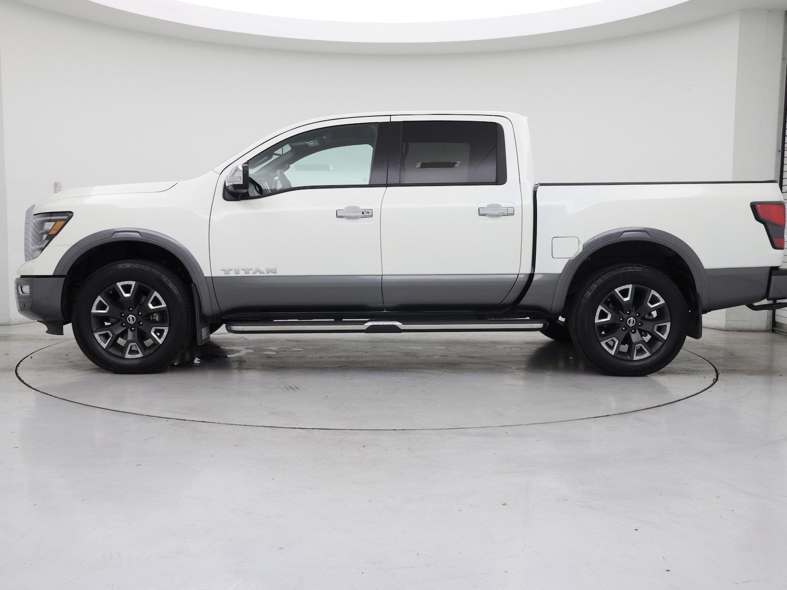 2022 Nissan Titan Platinum Reserve - Photo 4