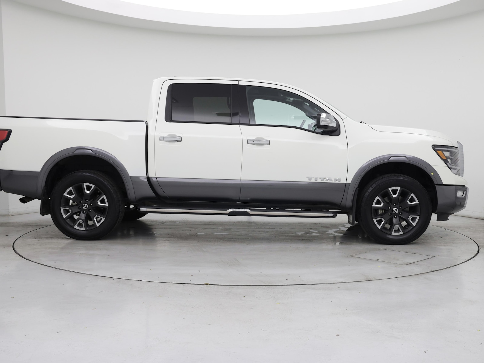 2022 Nissan Titan Platinum Reserve - Photo 8