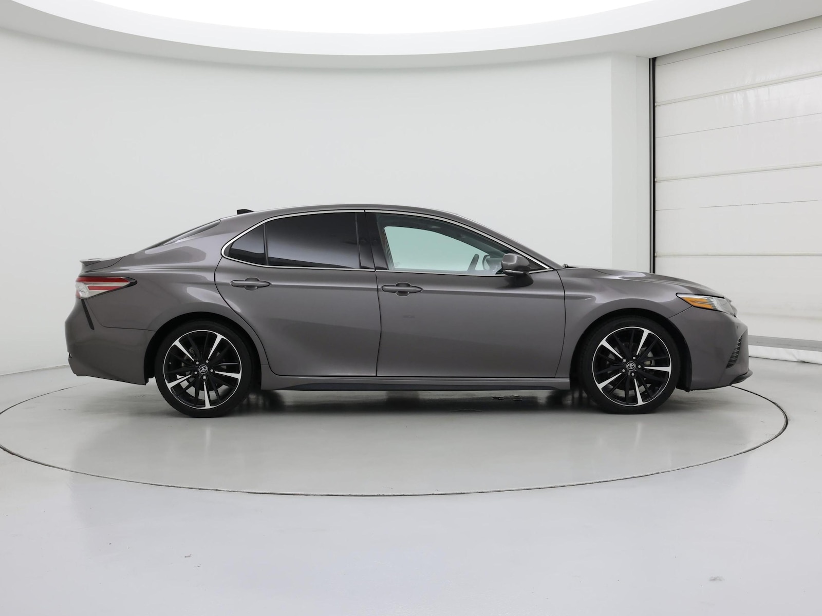 2019 Toyota Camry XSE - Photo 8