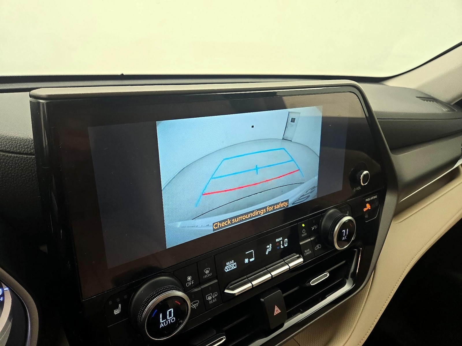 2023 Toyota Highlander XLE - Photo 14