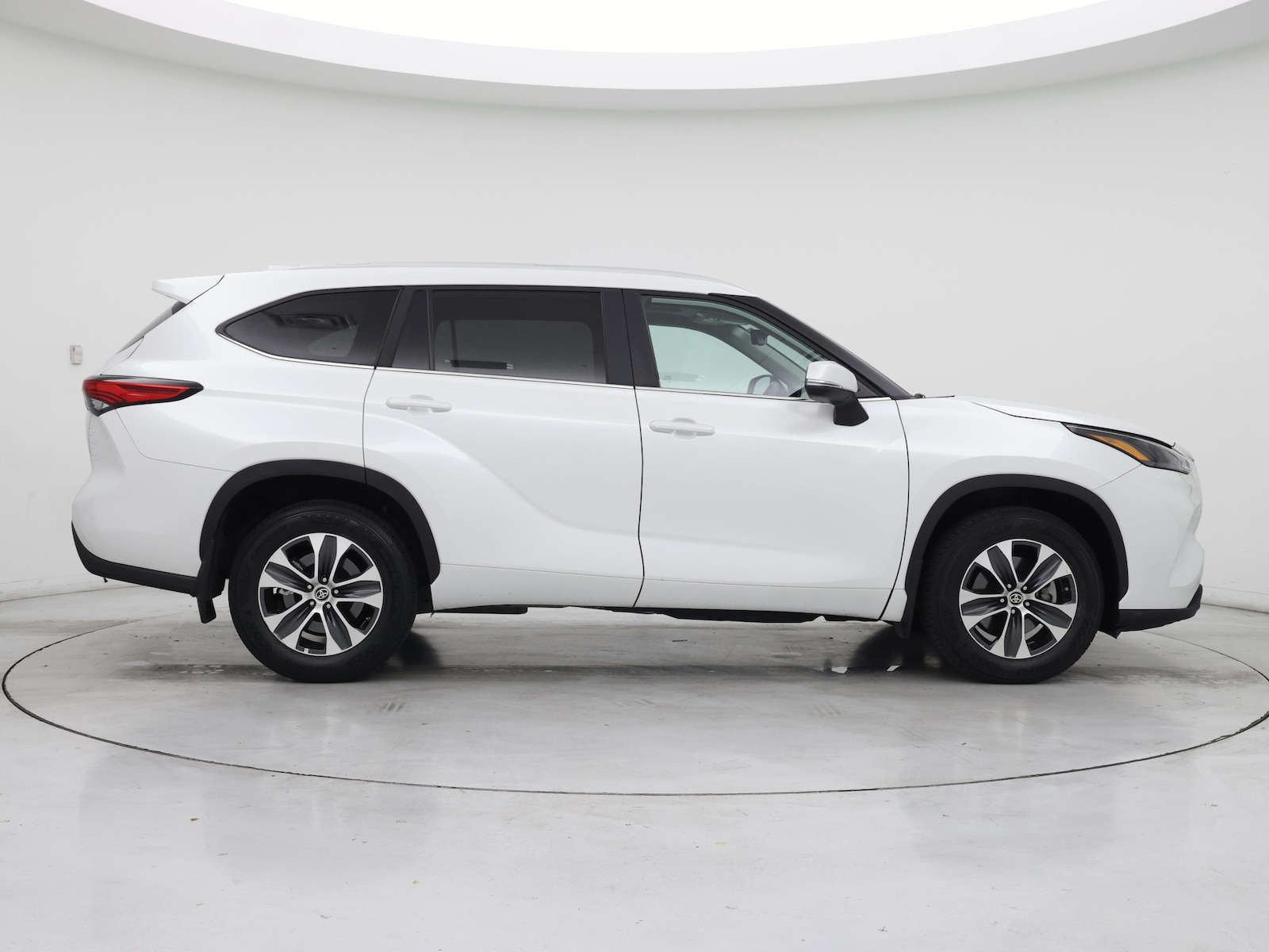 2023 Toyota Highlander XLE - Photo 8