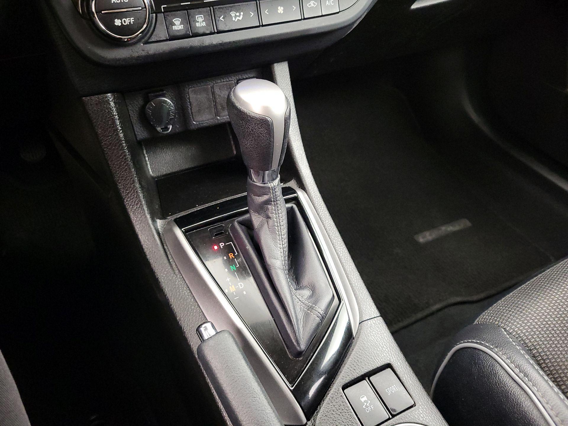 Thumbnail: 2015 Toyota Corolla - 17