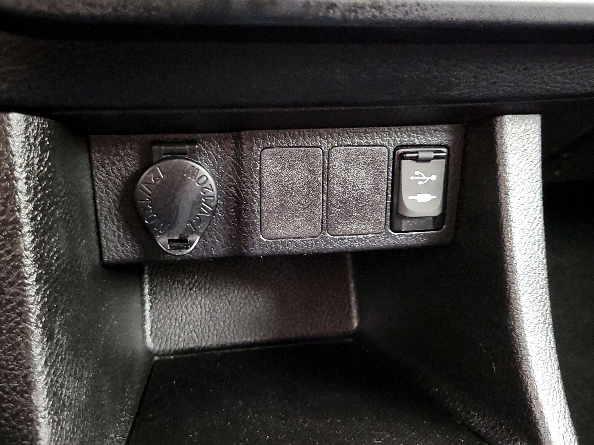 Thumbnail: 2015 Toyota Corolla - 18