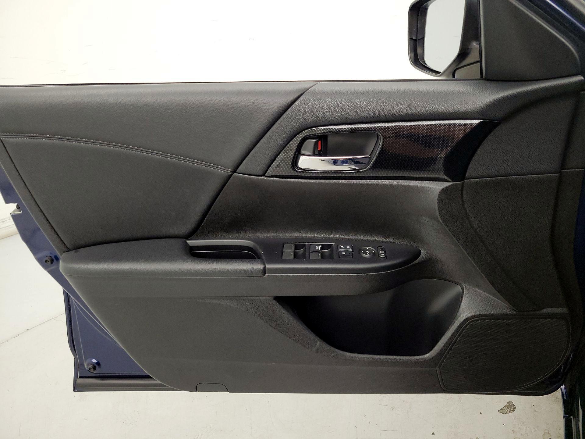 Thumbnail: 2015 Honda Accord - 12