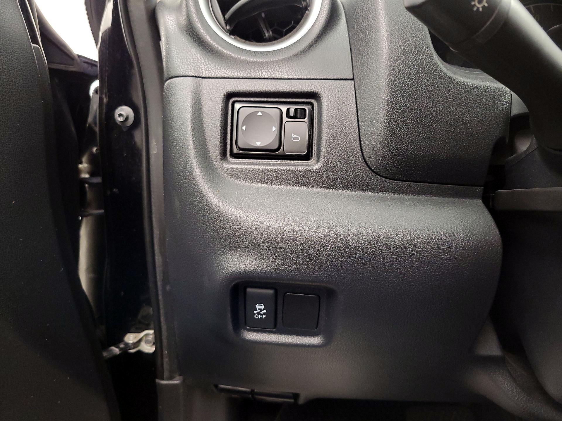 Thumbnail: 2015 Nissan Versa Note - 13
