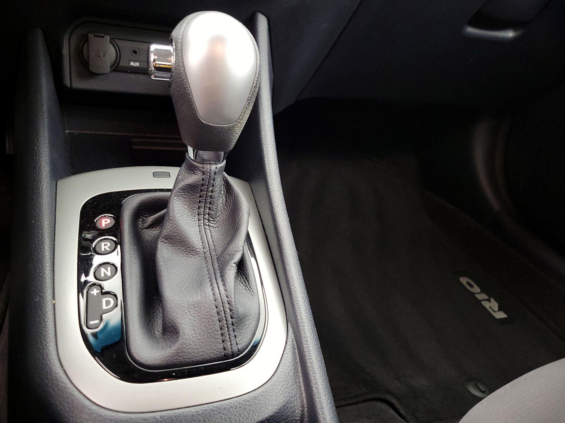 Thumbnail: 2017 Kia Rio - 16