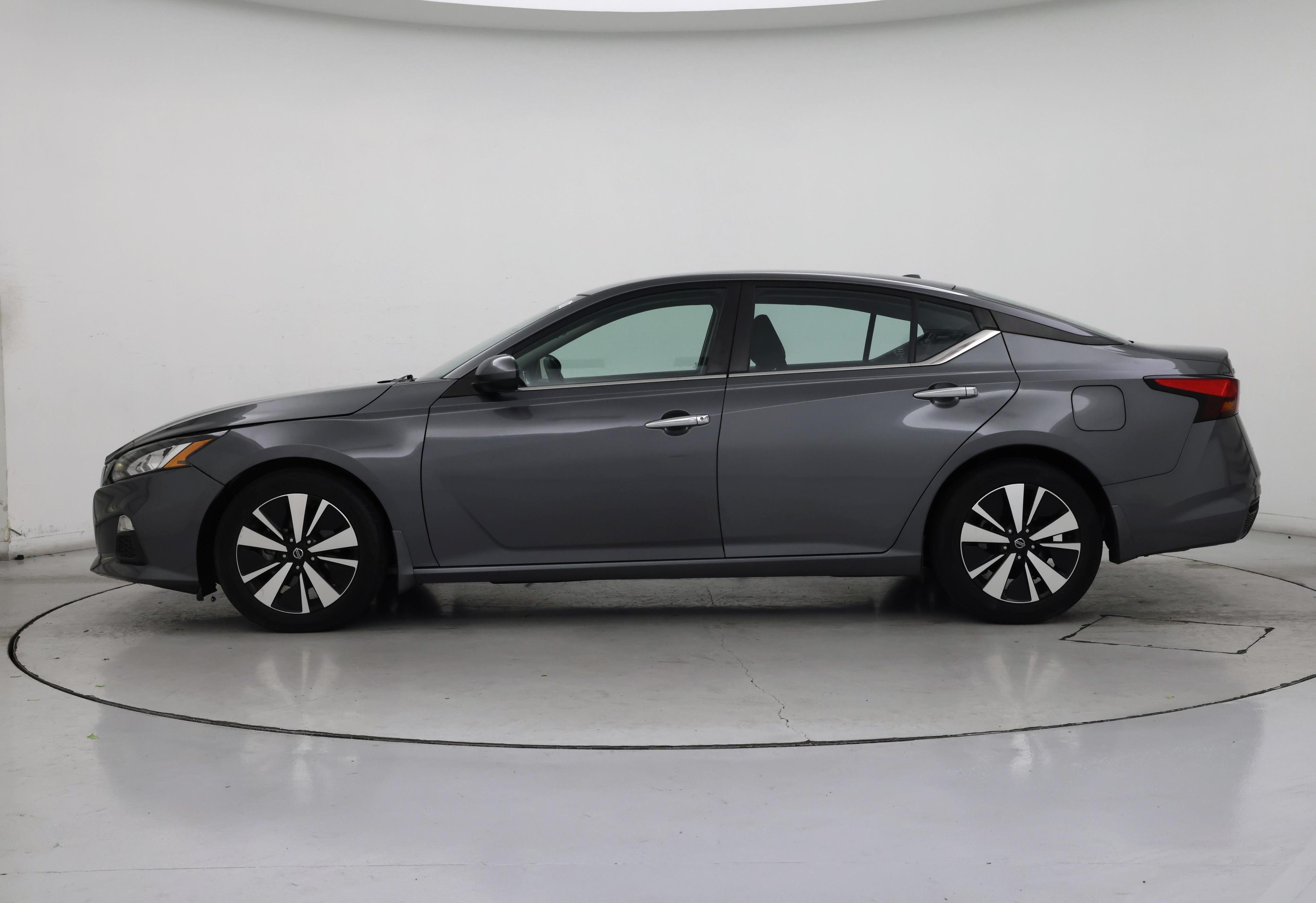 Thumbnail: 2021 Nissan Altima - 3