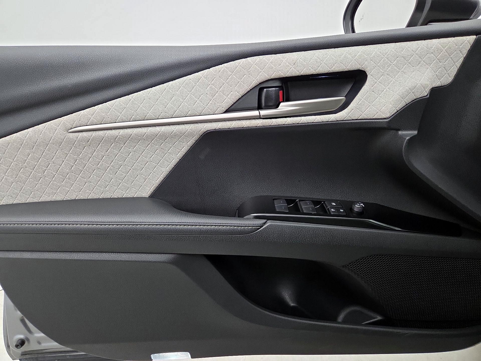 Thumbnail: 2025 Toyota Camry - 12