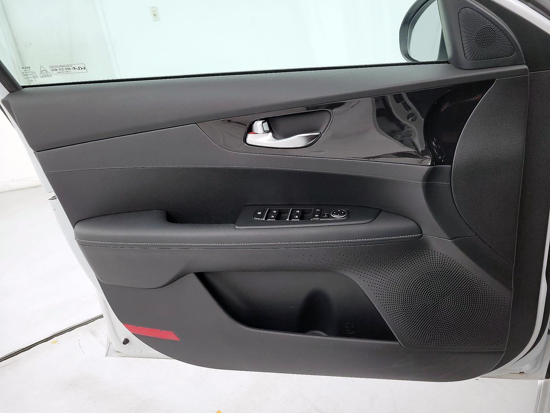 Thumbnail: 2023 Kia Forte - 12