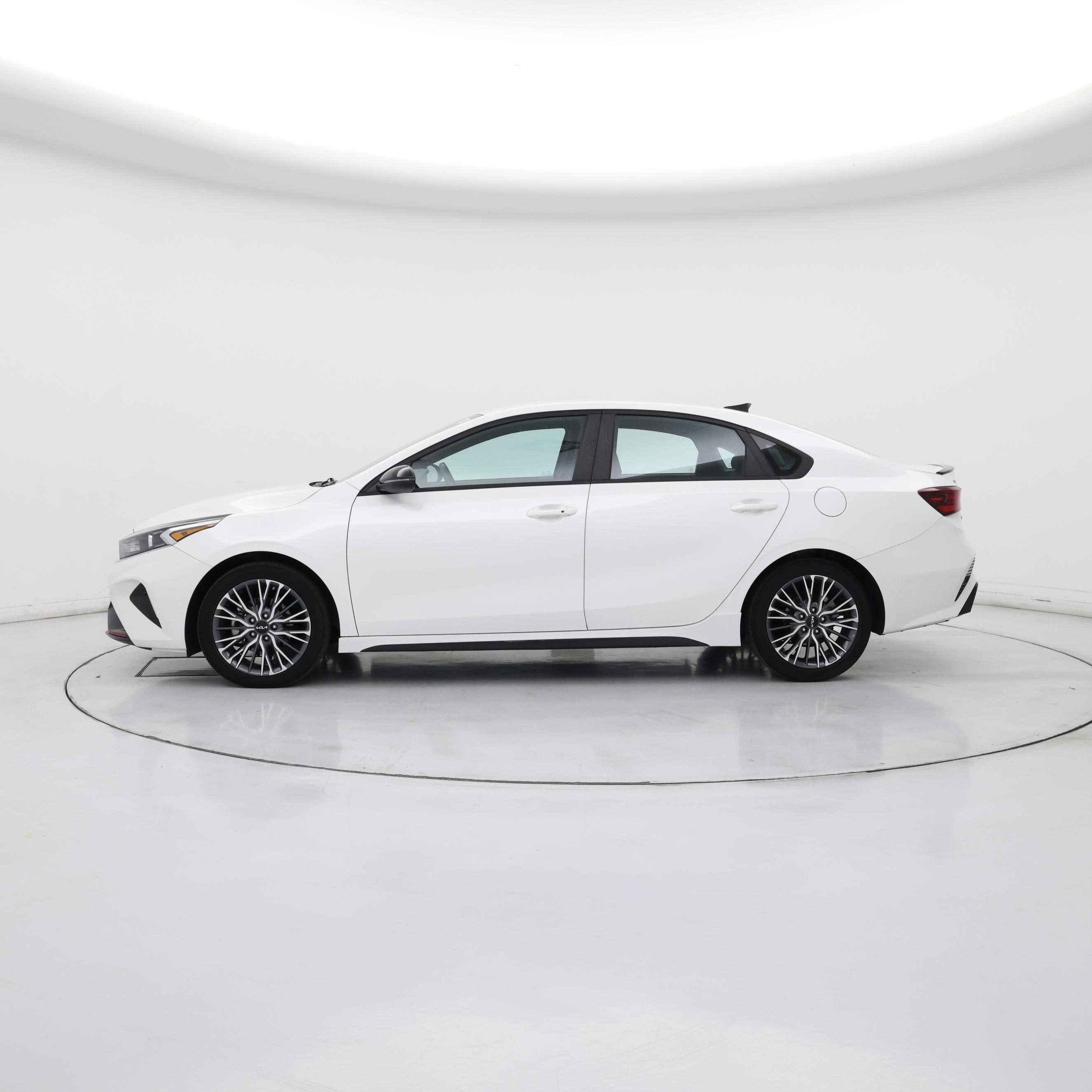 Thumbnail: 2023 Kia Forte - 3