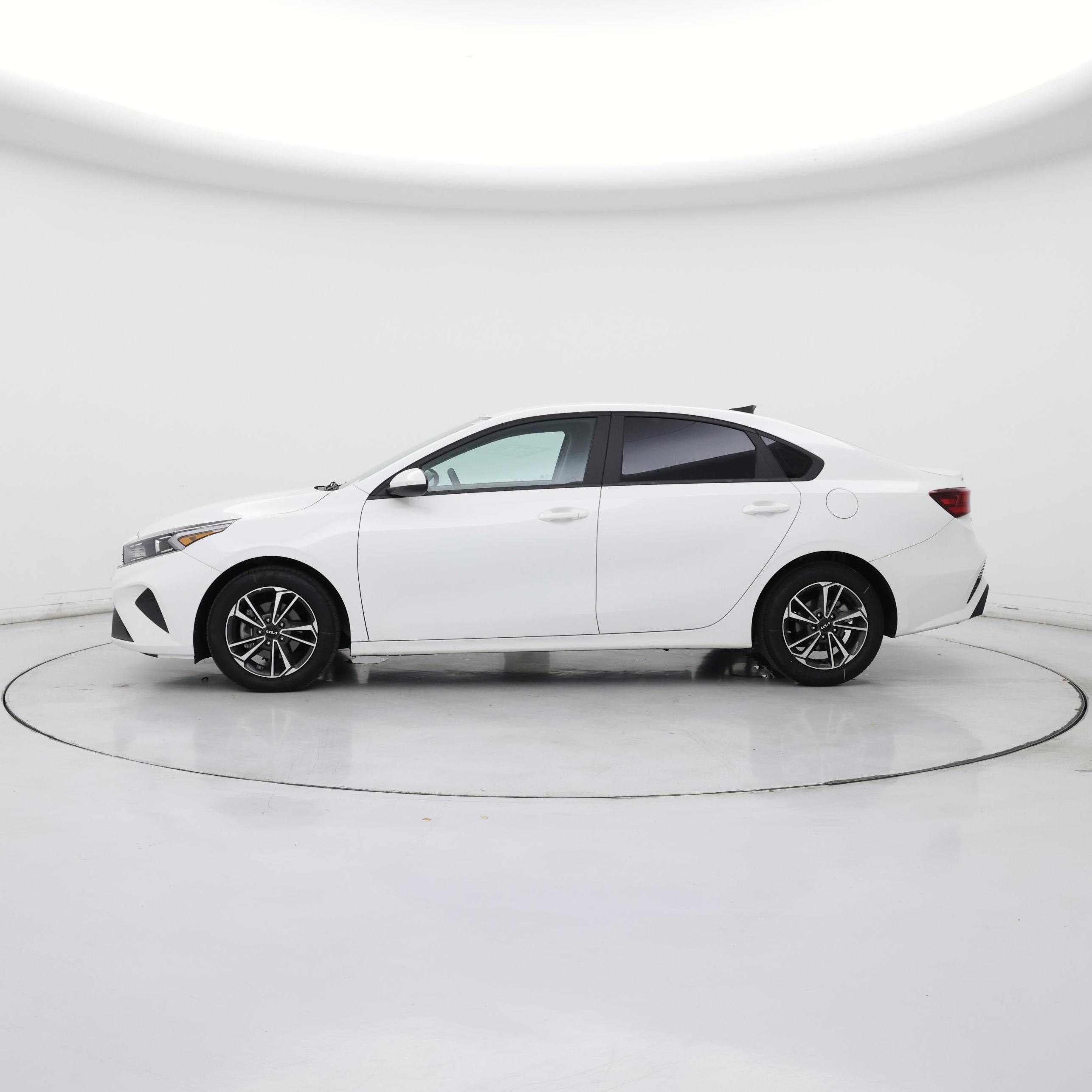 Thumbnail: 2024 Kia Forte - 3