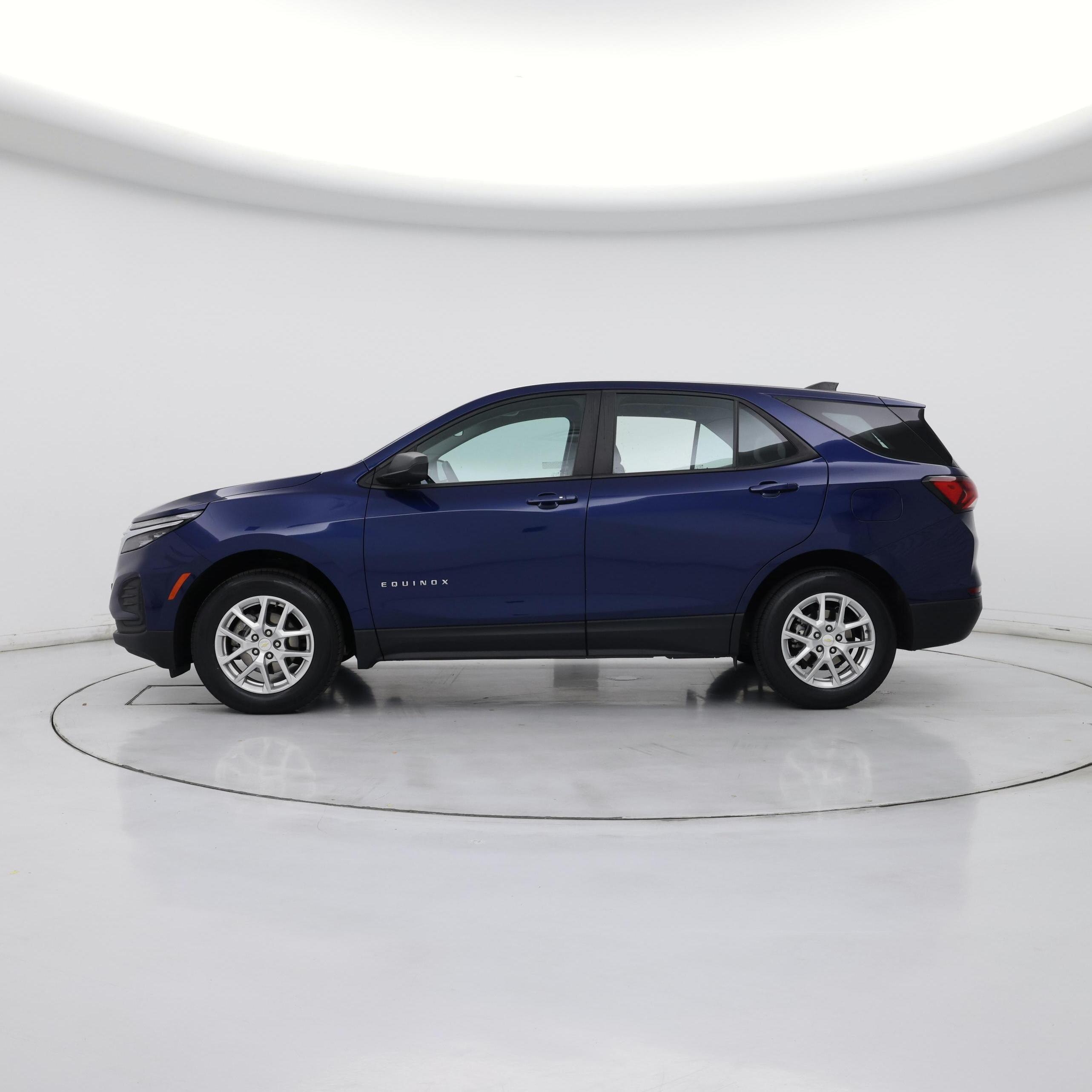 Thumbnail: 2022 Chevrolet Equinox - 3