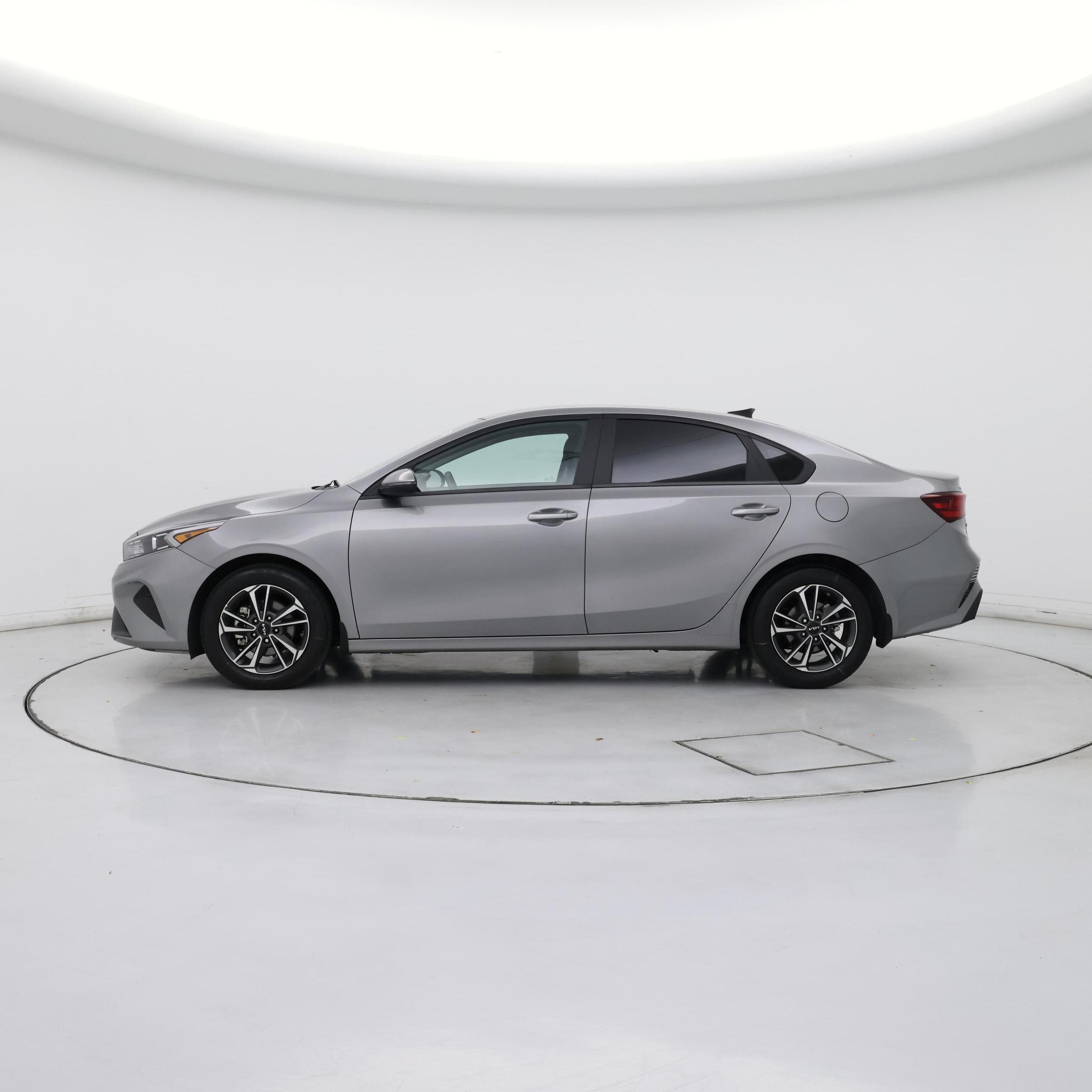 Thumbnail: 2024 Kia Forte - 3
