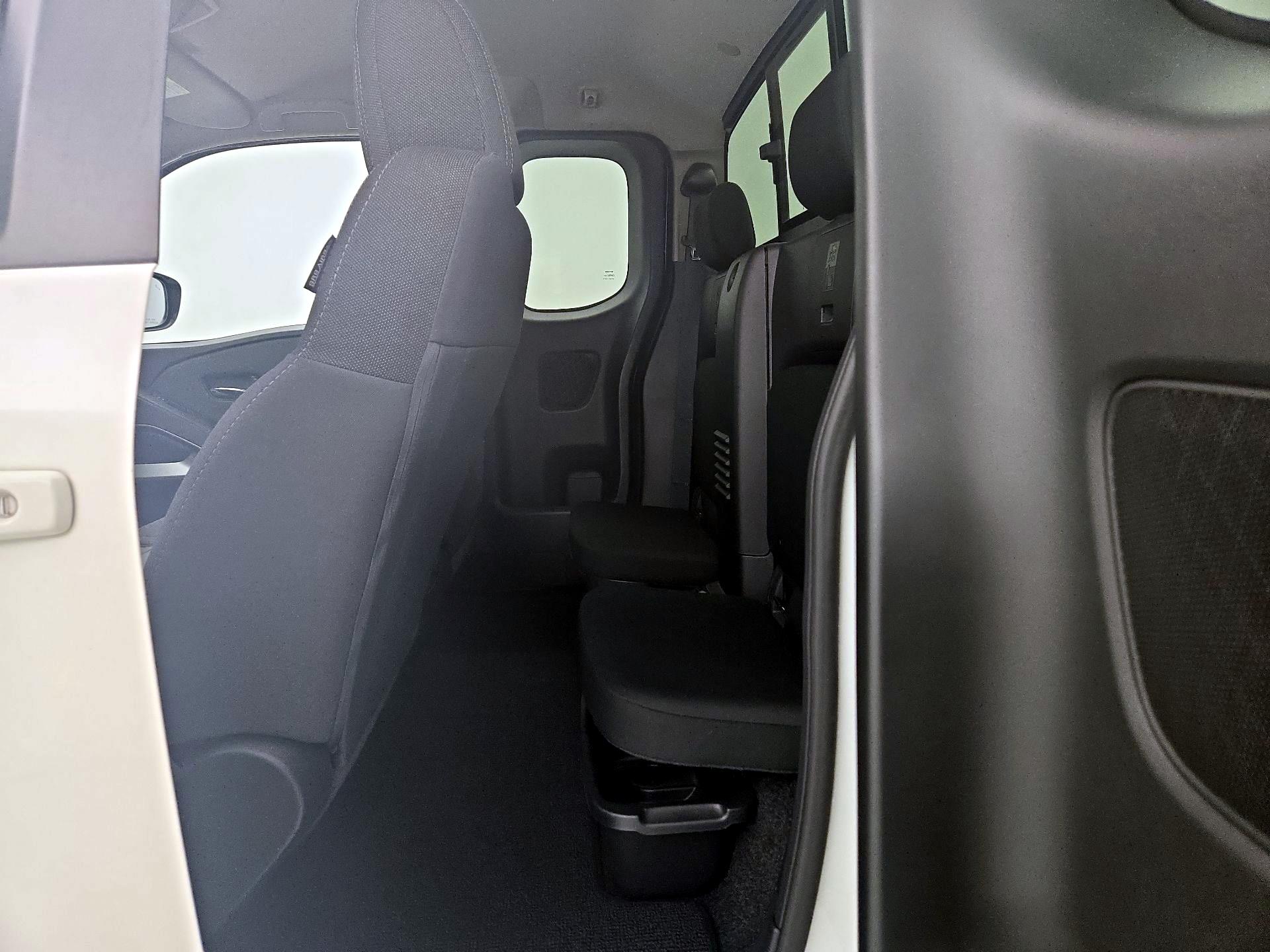 Thumbnail: 2024 Nissan Frontier - 19
