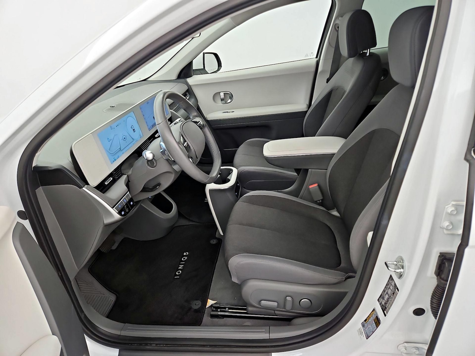 2024 Hyundai IONIQ 5 SE - Photo 12