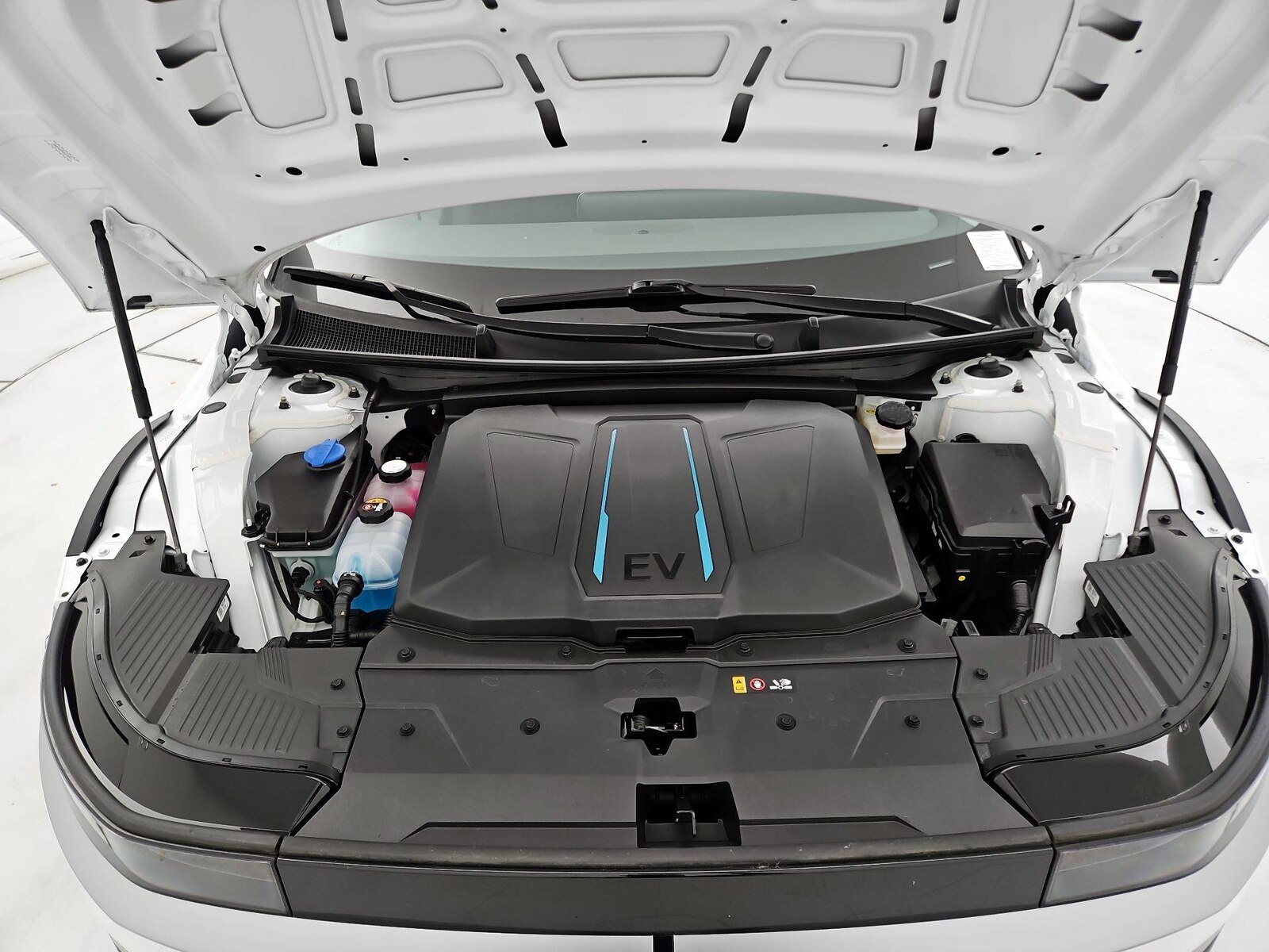 2024 Hyundai IONIQ 5 SE - Photo 23