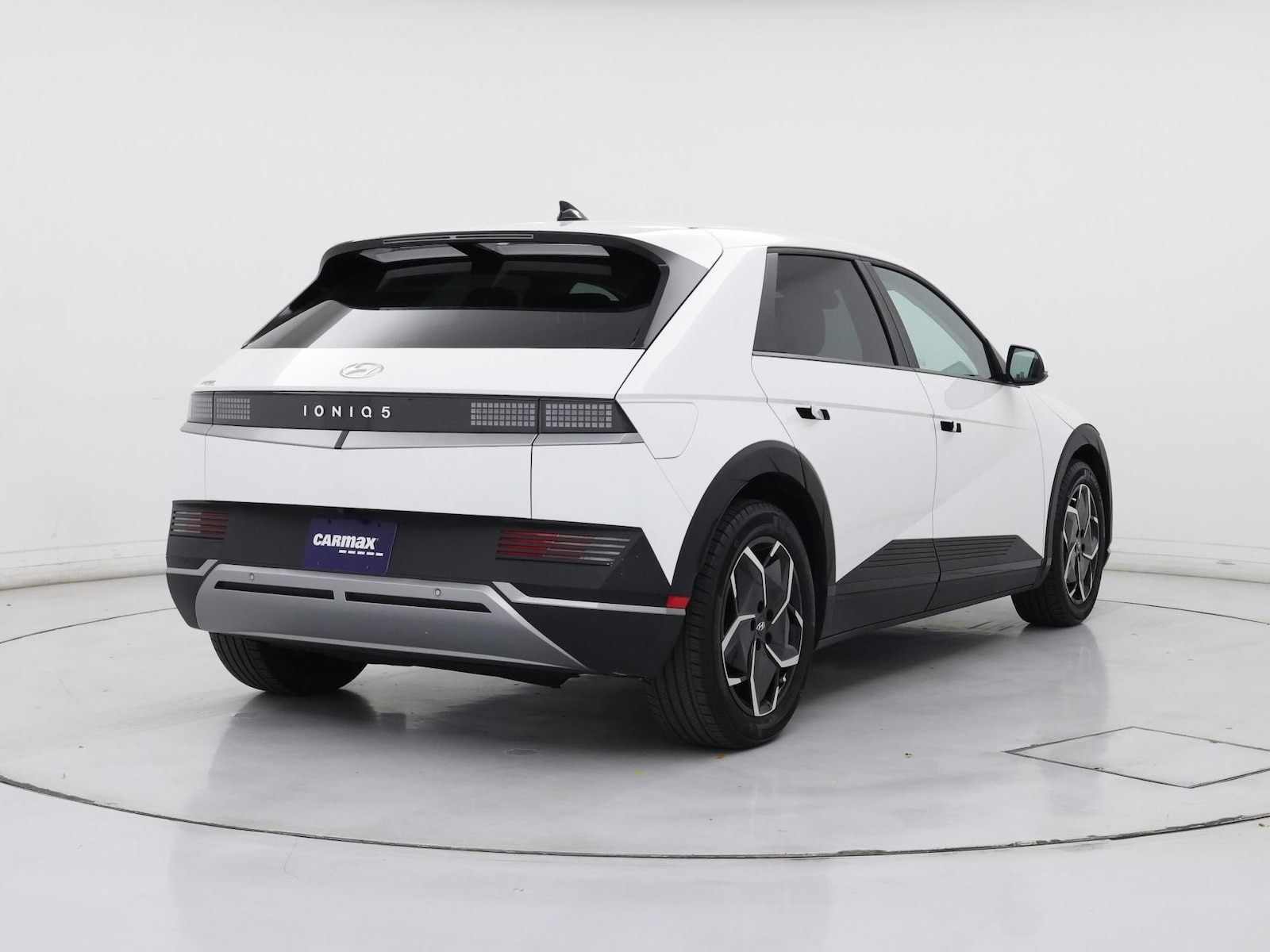 2024 Hyundai IONIQ 5 SE - Photo 9