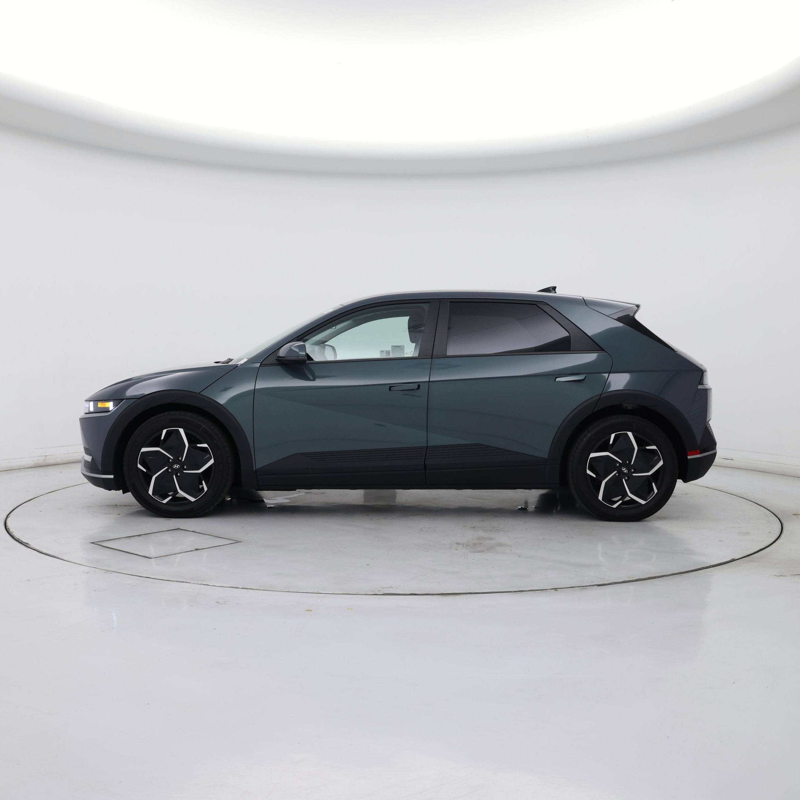Thumbnail: 2024 Hyundai Ioniq 5 - 3