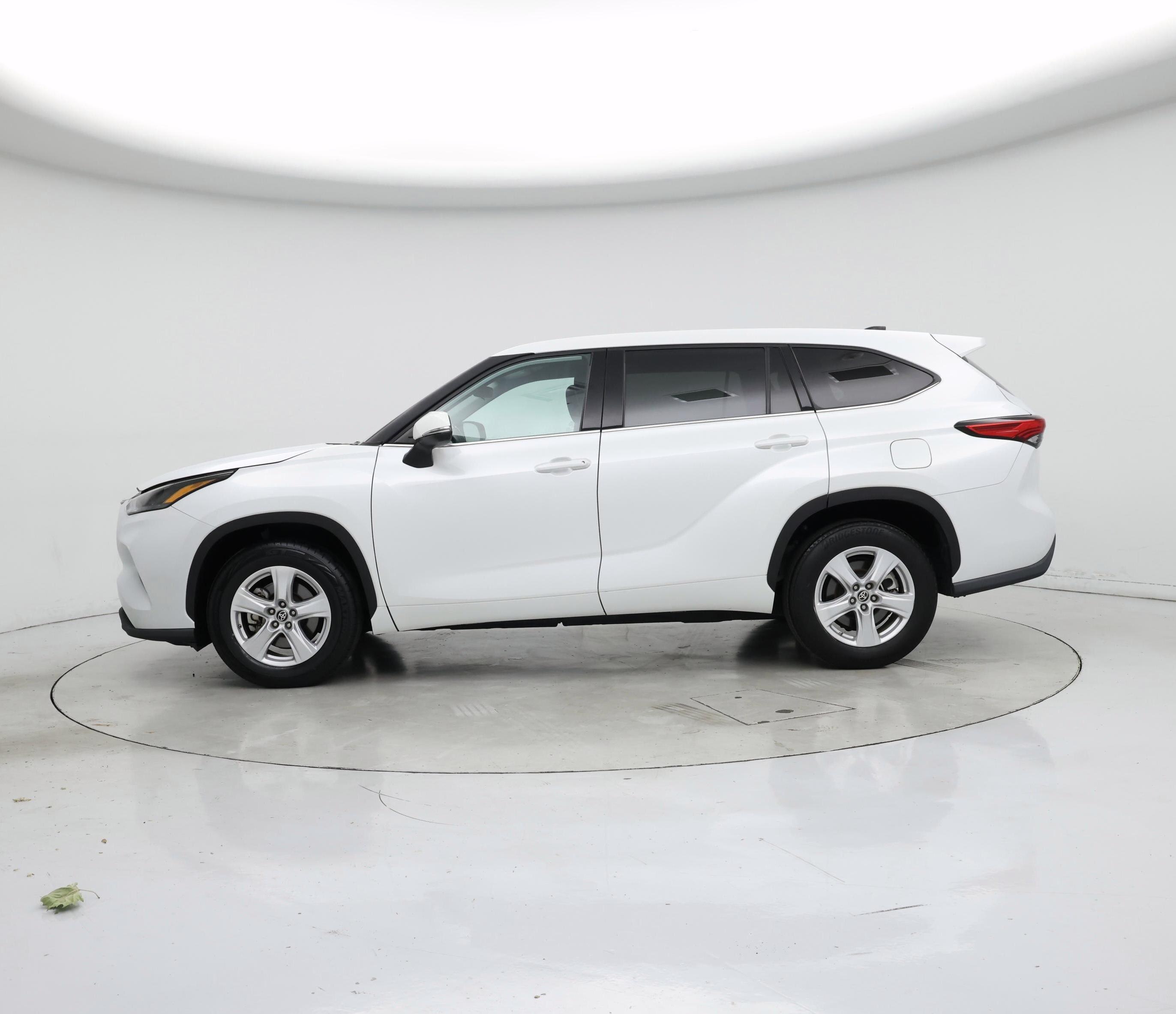 Thumbnail: 2022 Toyota Highlander - 3