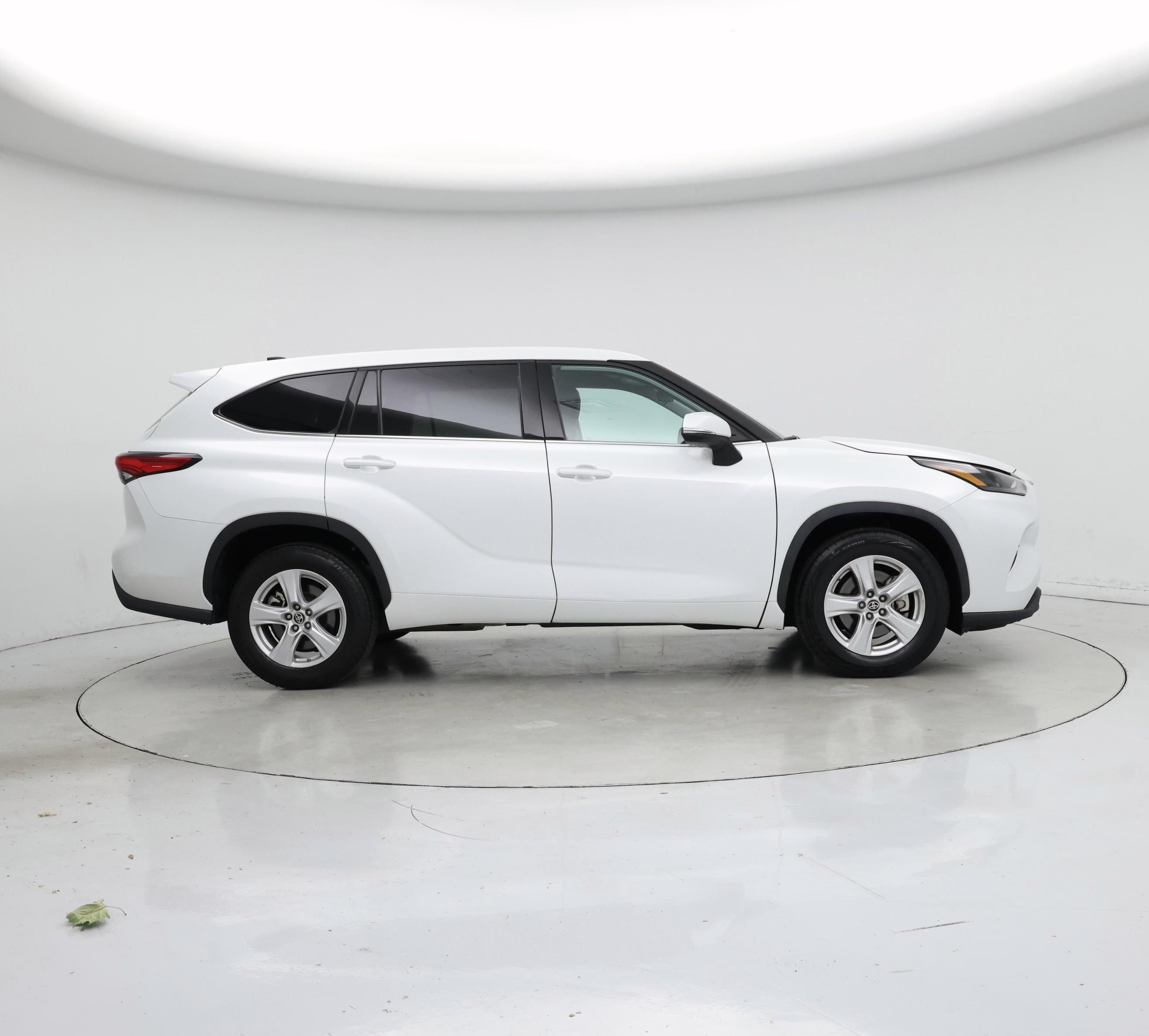 Thumbnail: 2022 Toyota Highlander - 7
