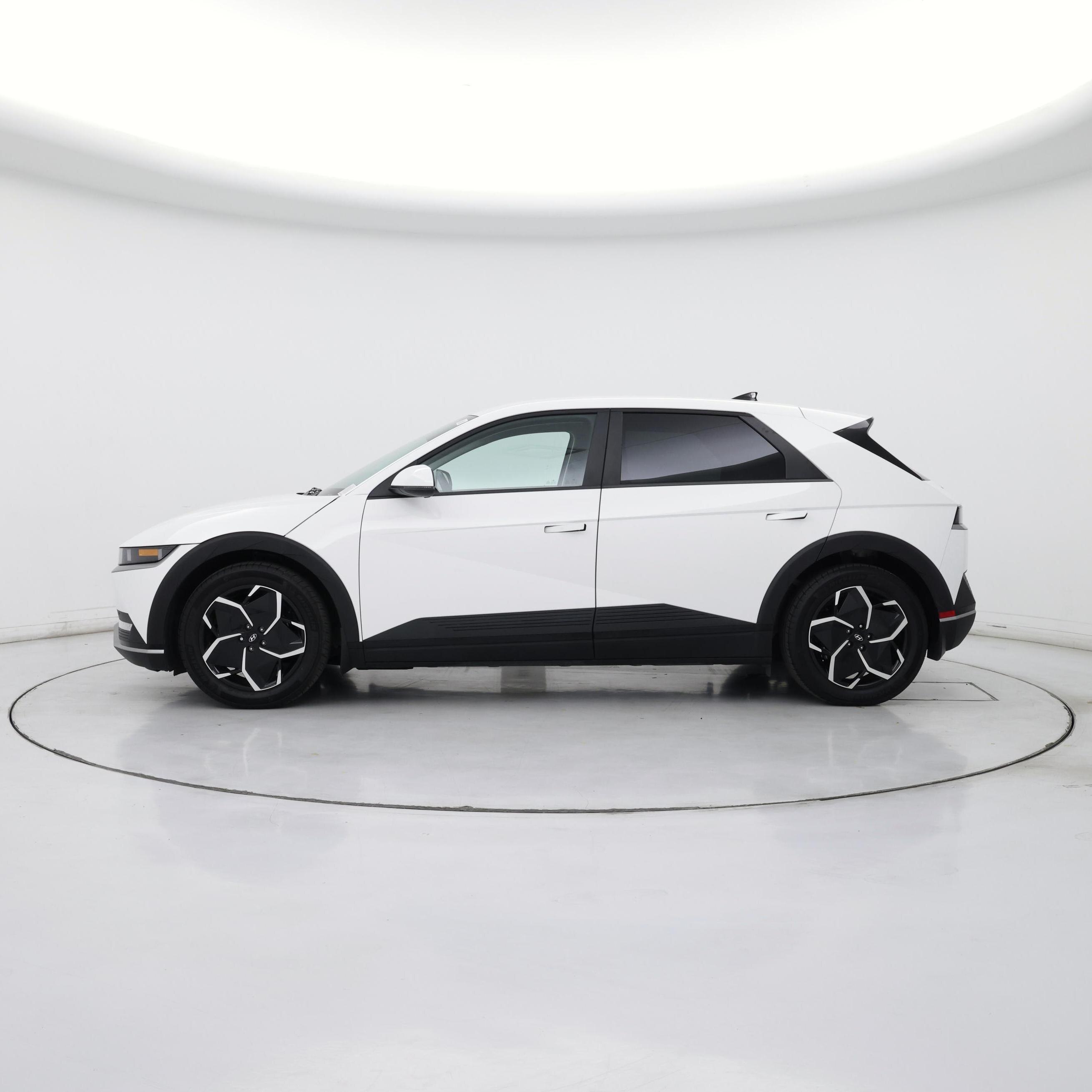 Thumbnail: 2024 Hyundai Ioniq 5 - 3