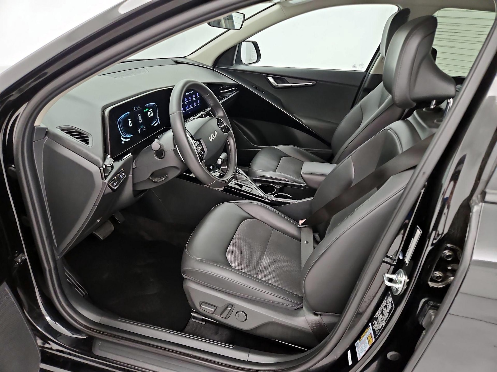 2025 Kia Niro EX - Photo 12