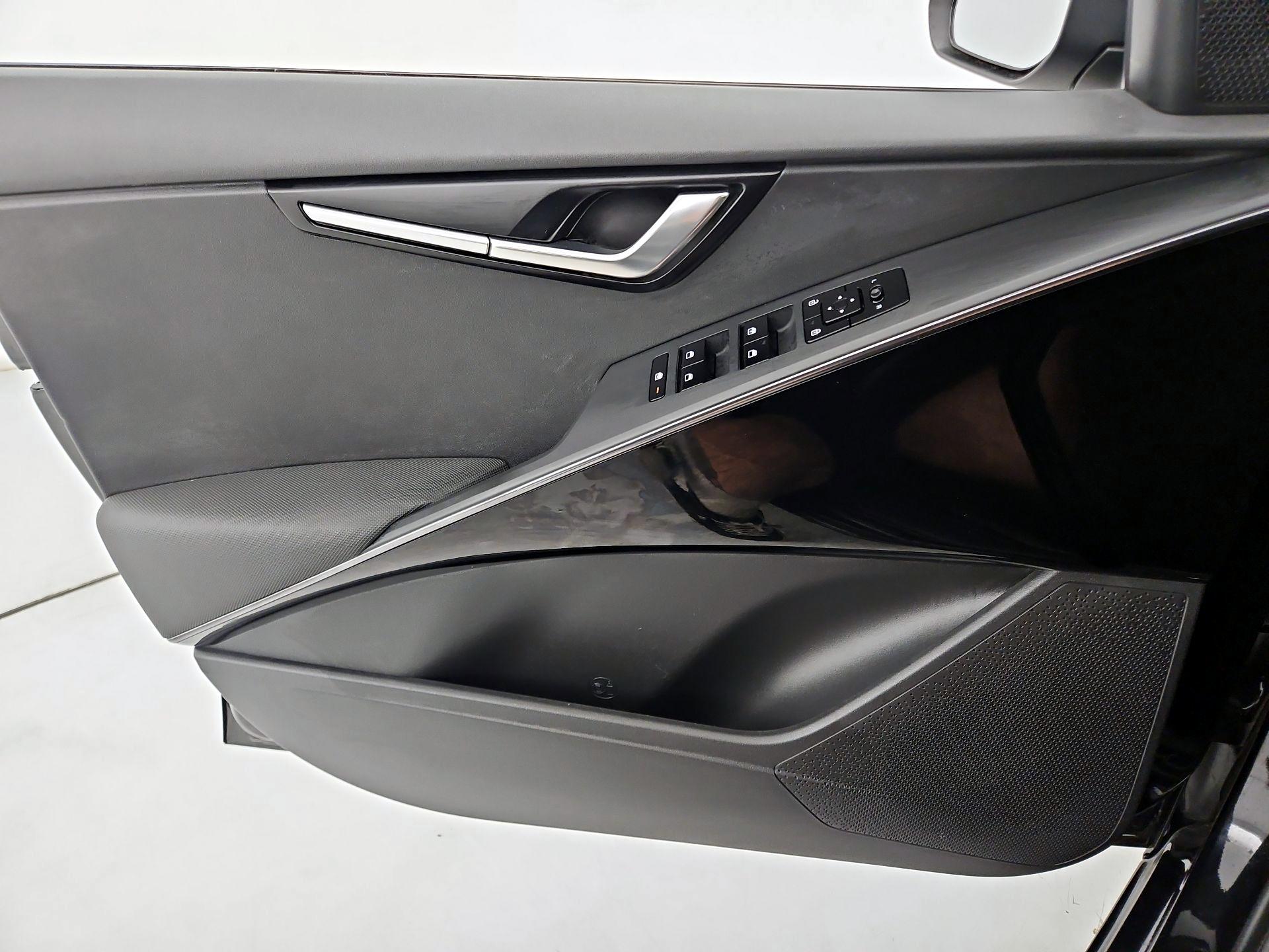 Thumbnail: 2025 Kia Niro - 12