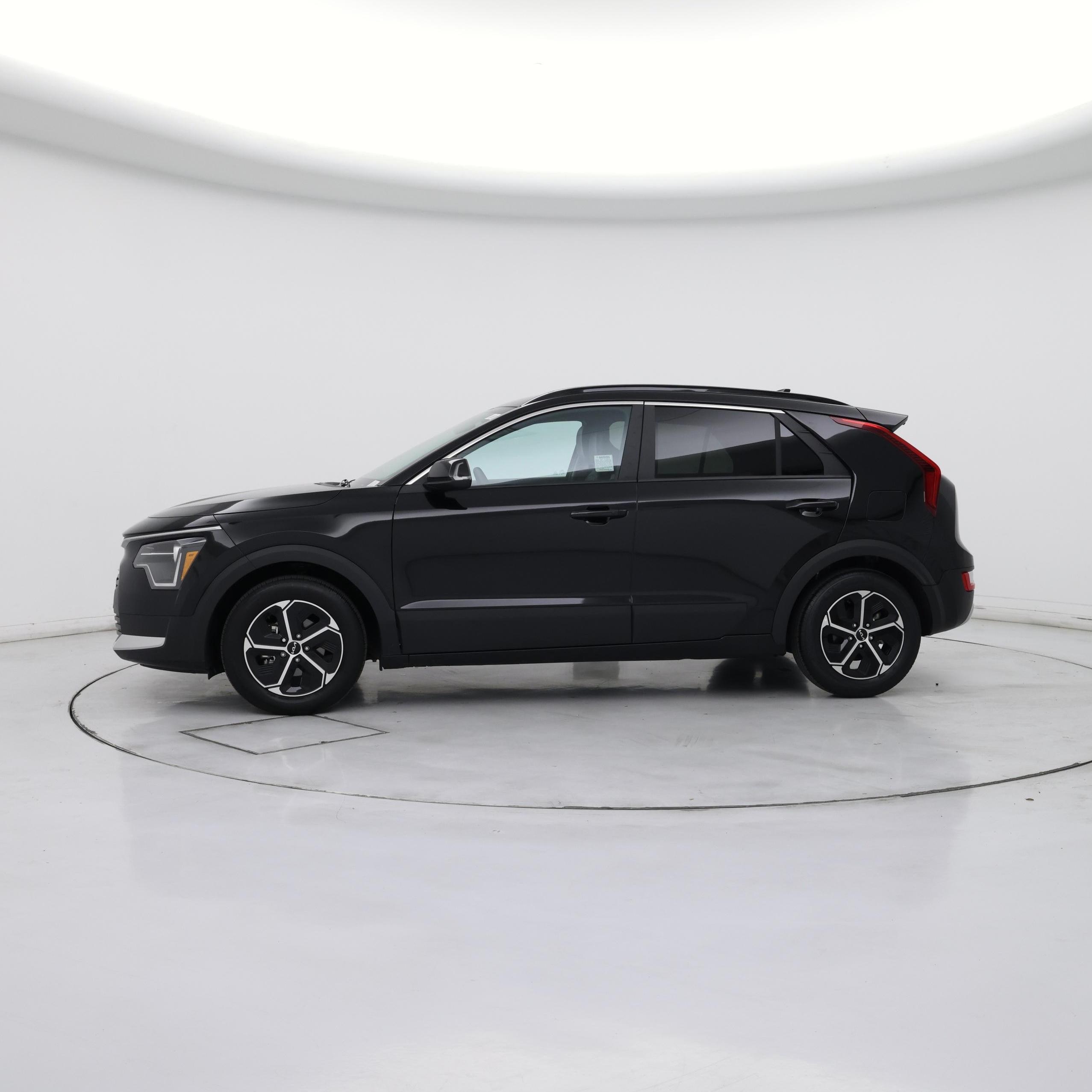 Thumbnail: 2025 Kia Niro - 3