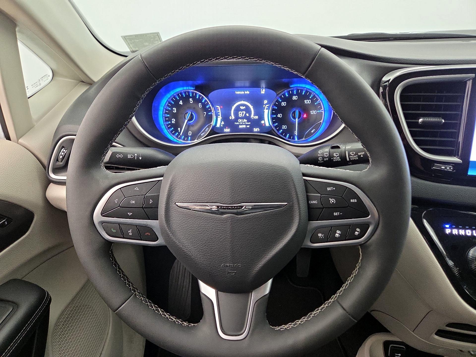 Thumbnail: 2024 Chrysler Pacifica - 10