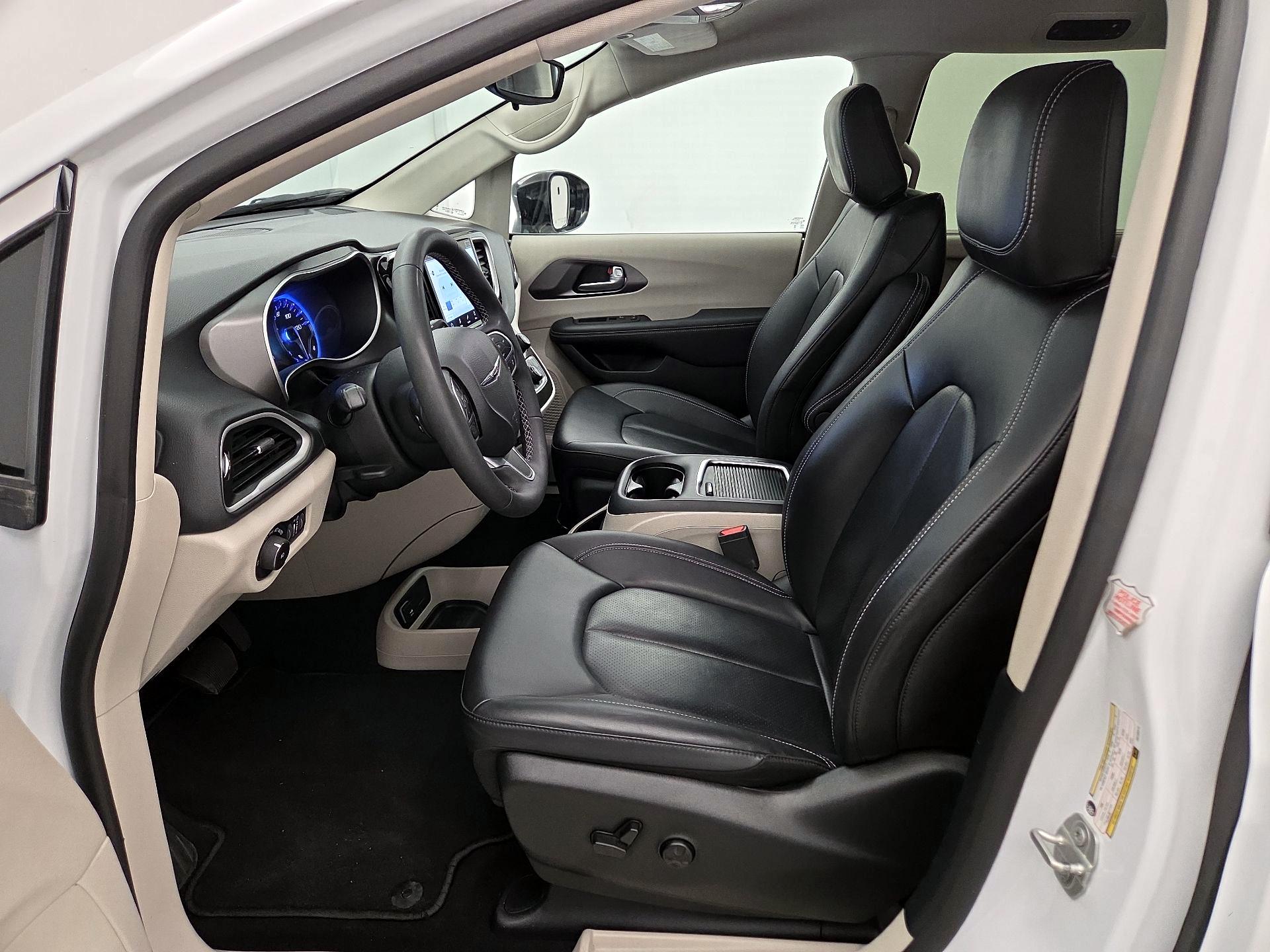 Thumbnail: 2024 Chrysler Pacifica - 11