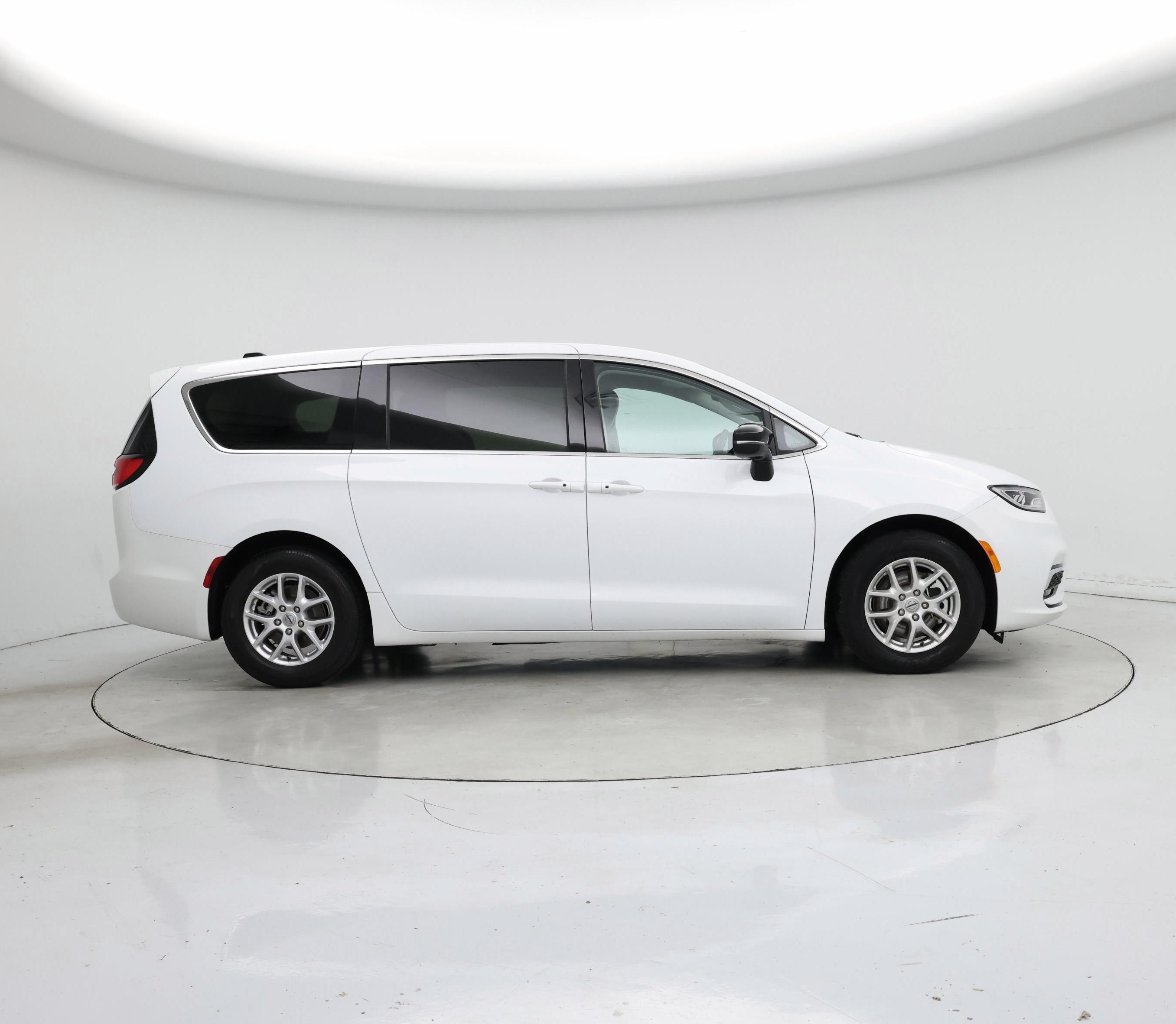 Thumbnail: 2024 Chrysler Pacifica - 7