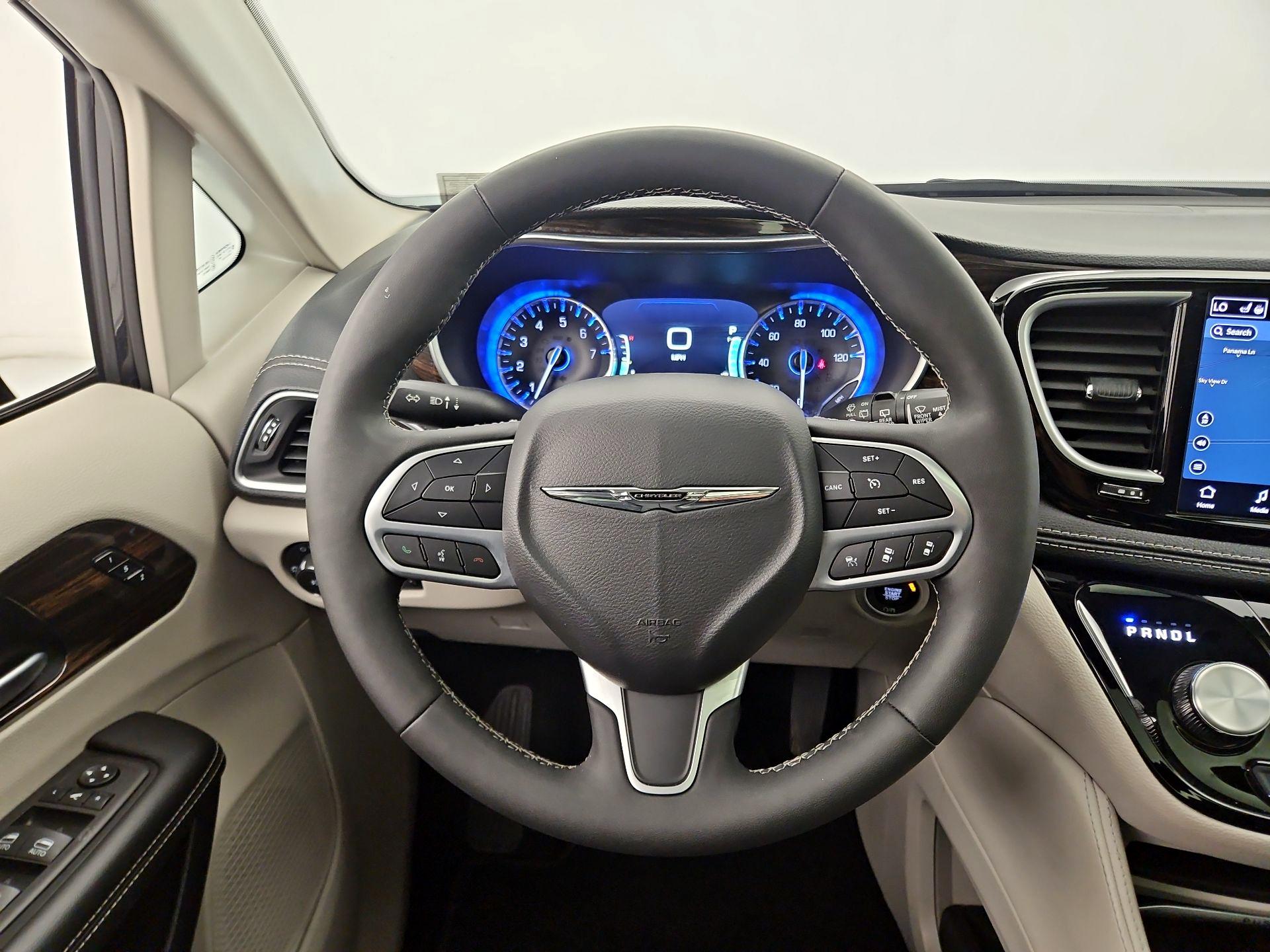 Thumbnail: 2024 Chrysler Pacifica - 10