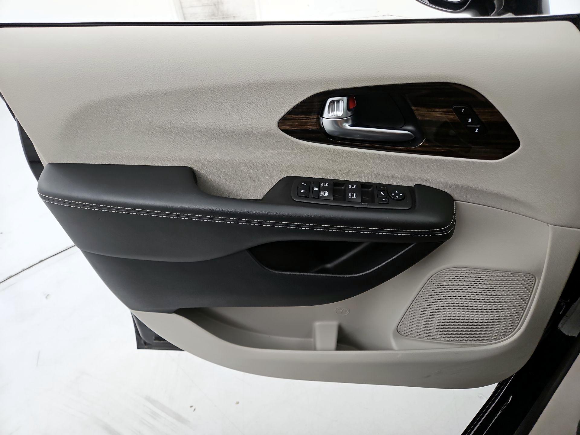 Thumbnail: 2024 Chrysler Pacifica - 12