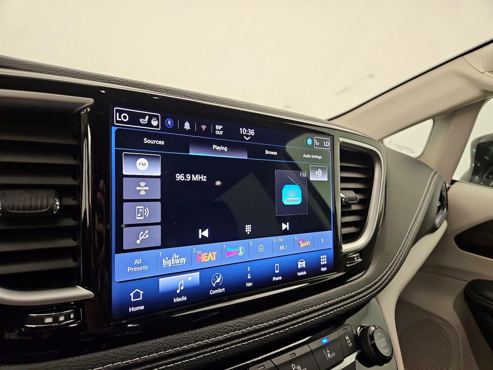 2024 Chrysler Pacifica Limited - Photo 17