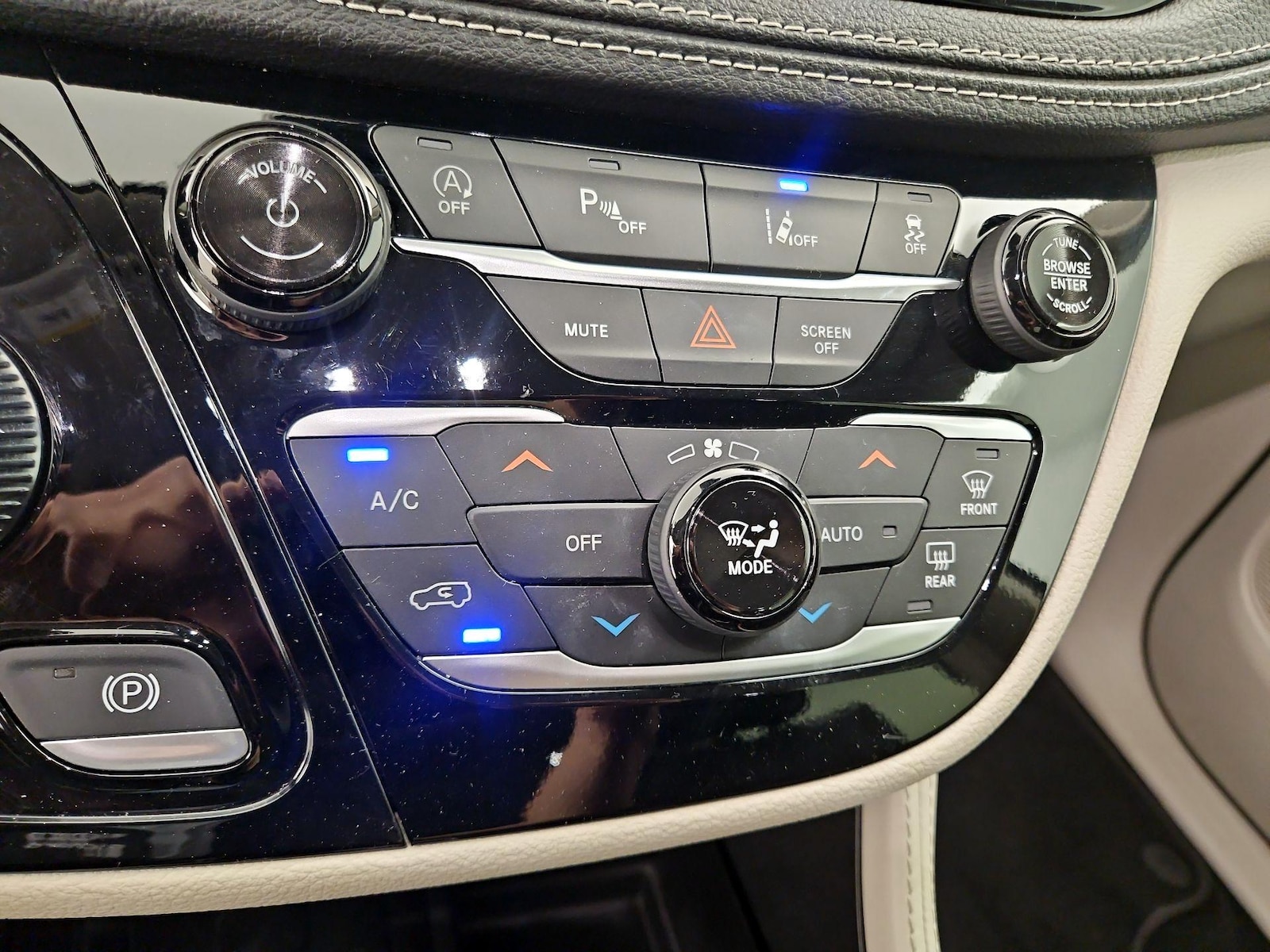 2024 Chrysler Pacifica Limited - Photo 18