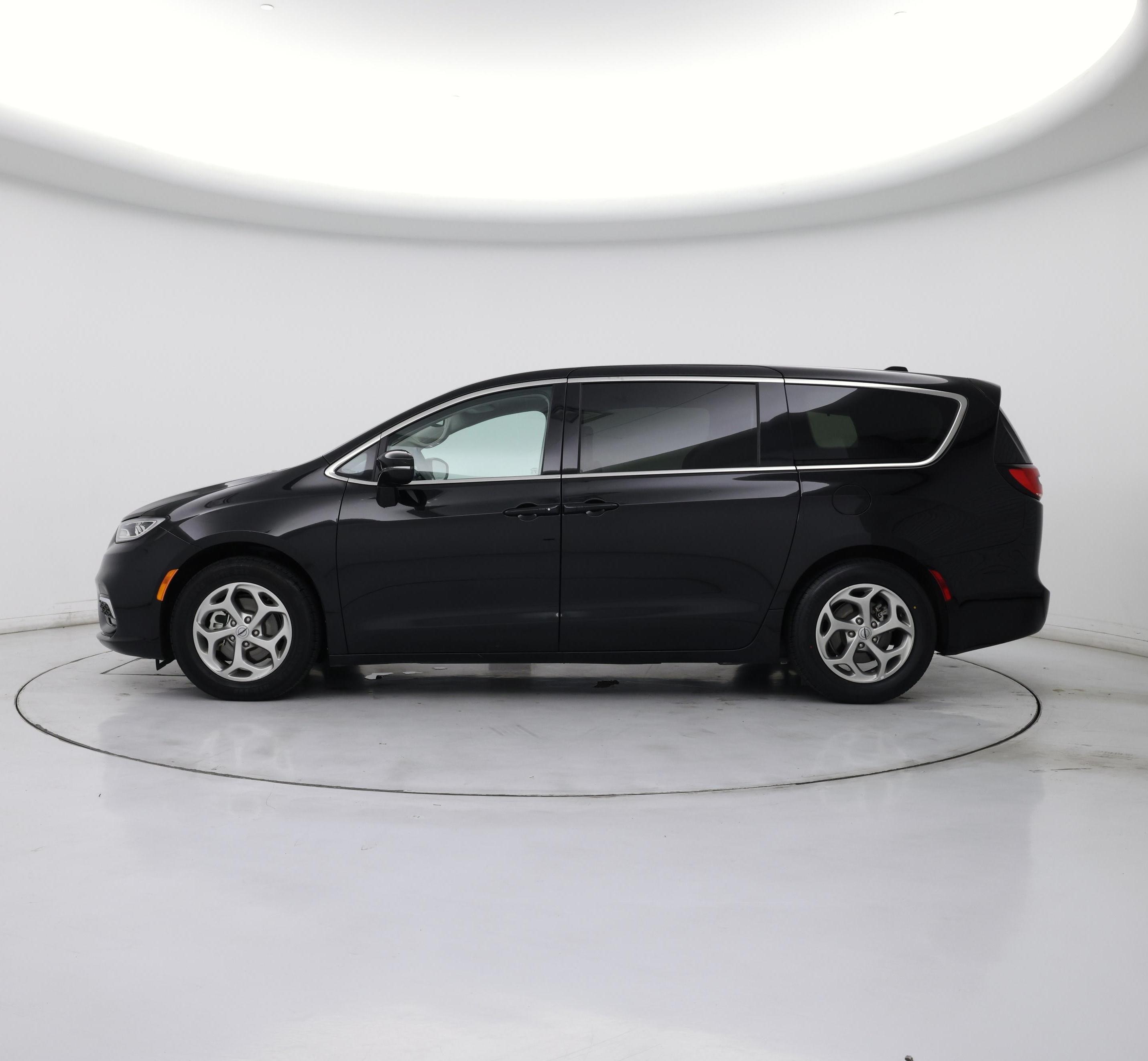 Thumbnail: 2024 Chrysler Pacifica - 3