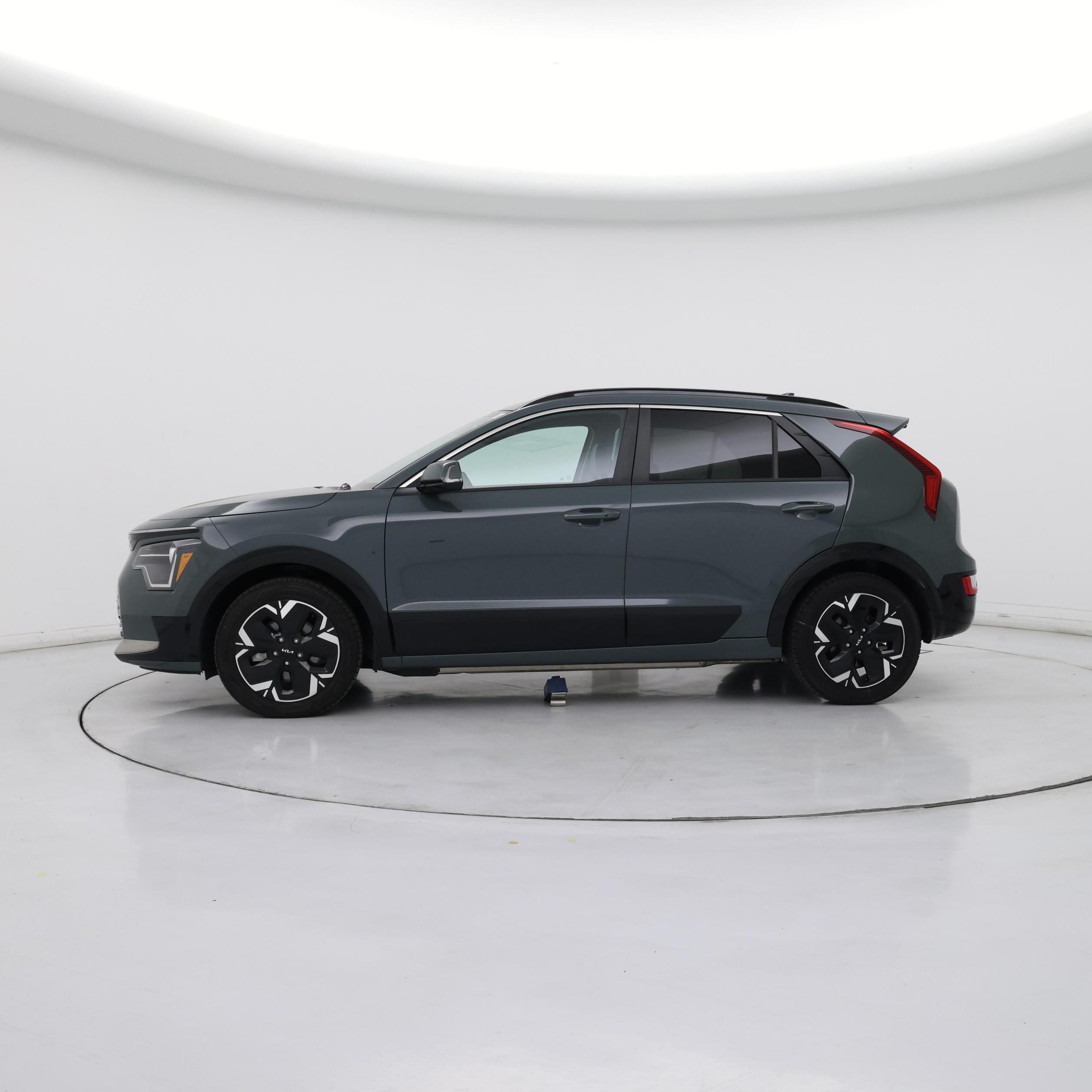 Thumbnail: 2023 Kia Niro - 3