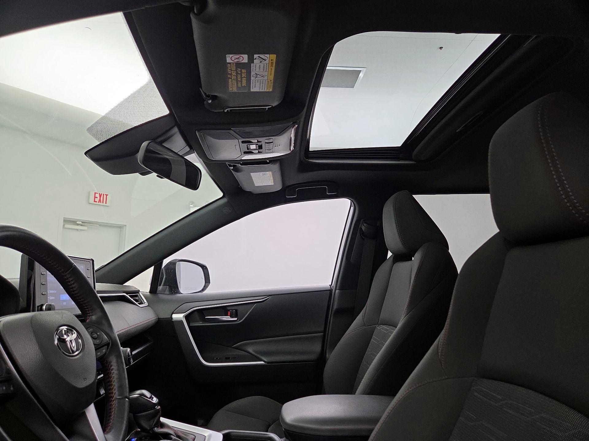 Thumbnail: 2022 Toyota RAV4 - 19