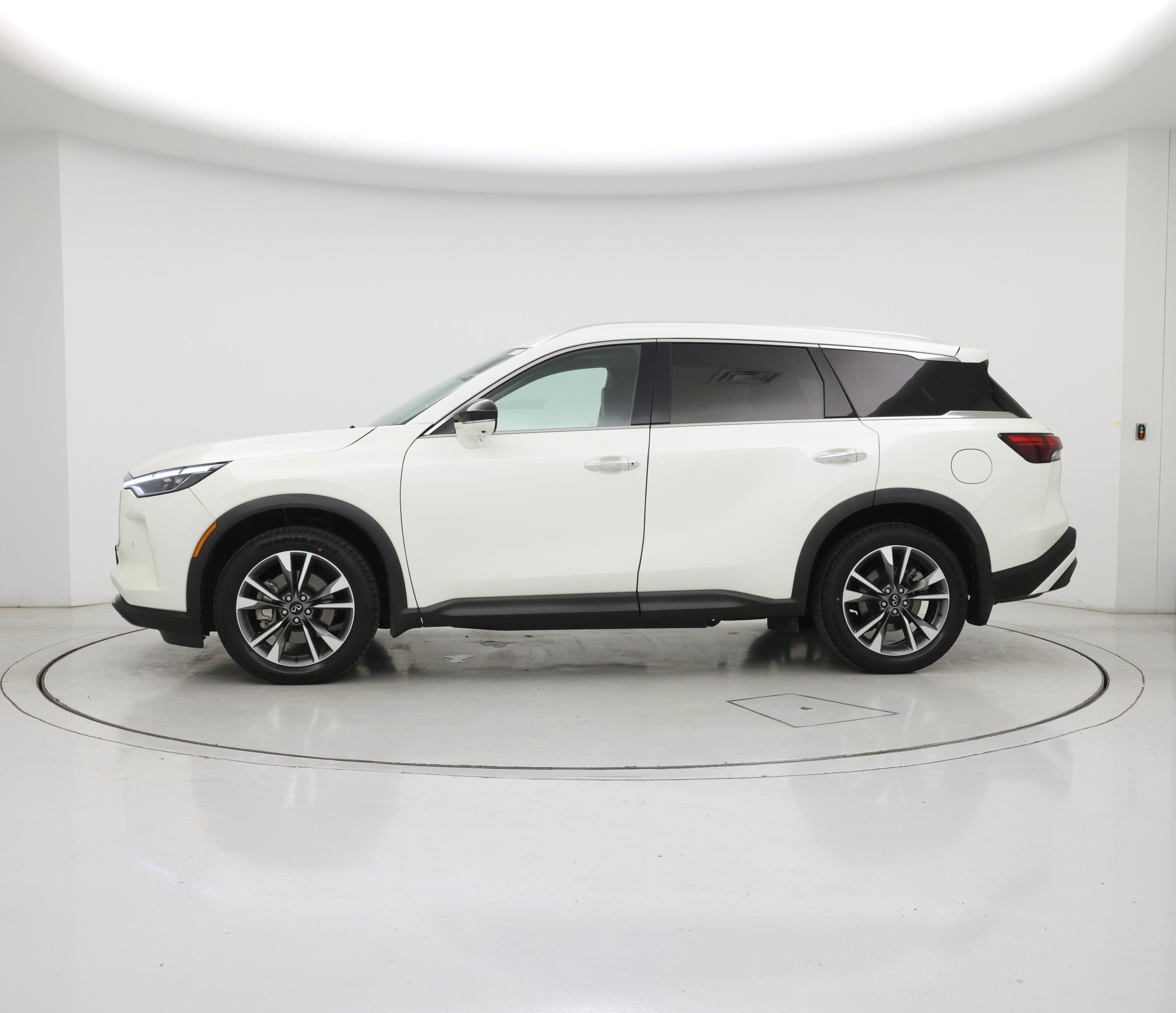 Thumbnail: 2023 INFINITI QX60 - 3