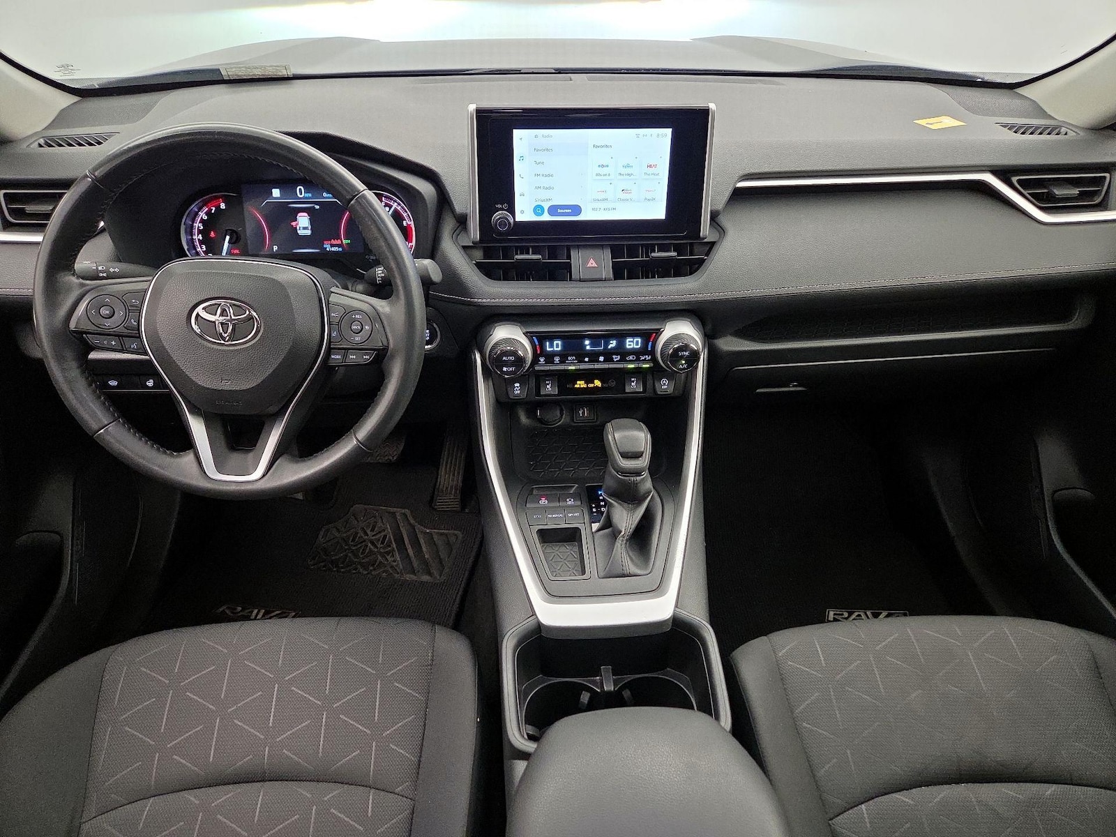 2023 Toyota RAV4 XLE - Photo 10