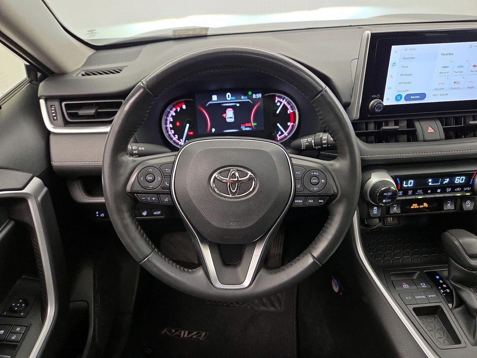2023 Toyota RAV4 XLE - Photo 11
