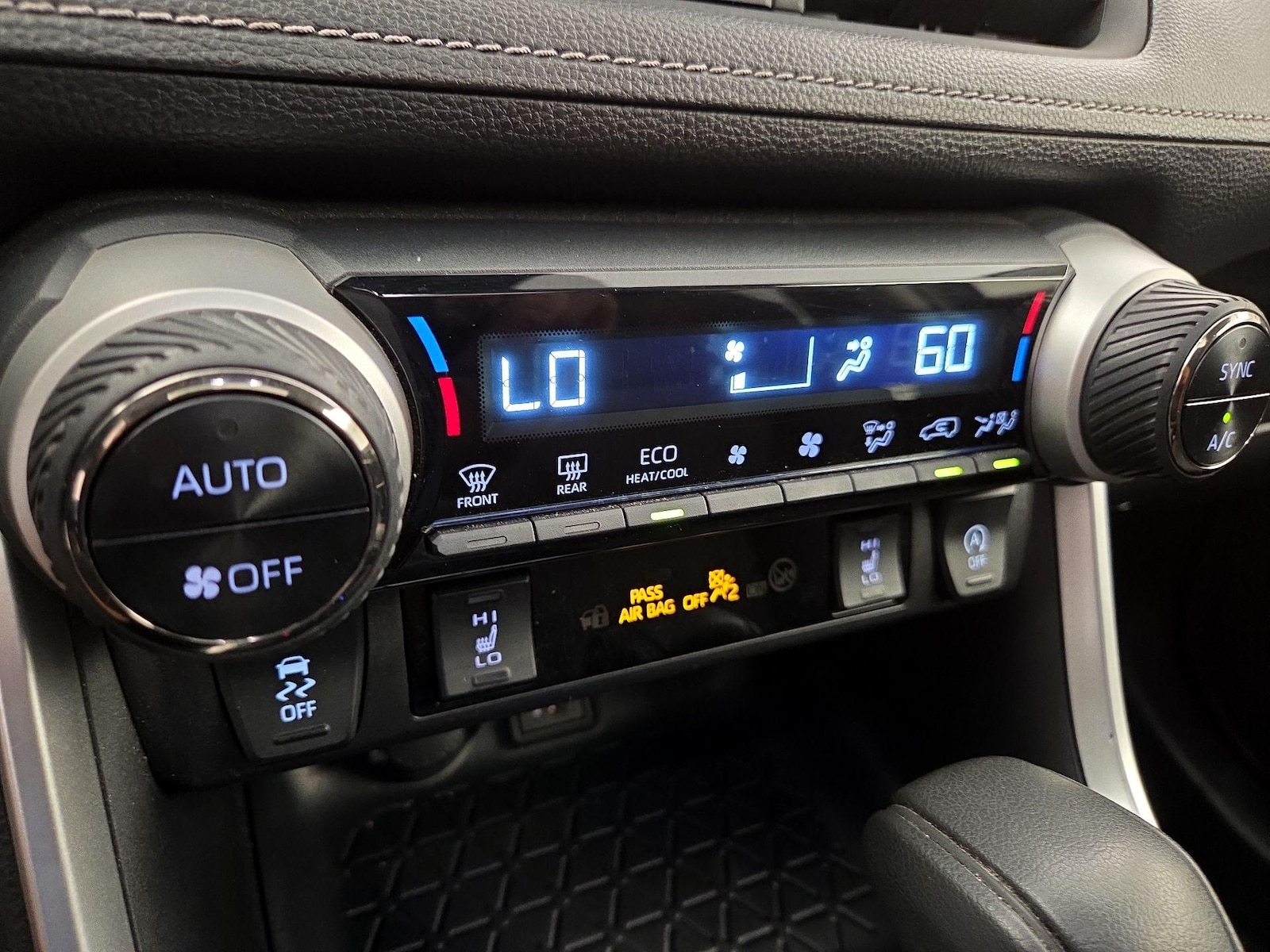 2023 Toyota RAV4 XLE - Photo 17