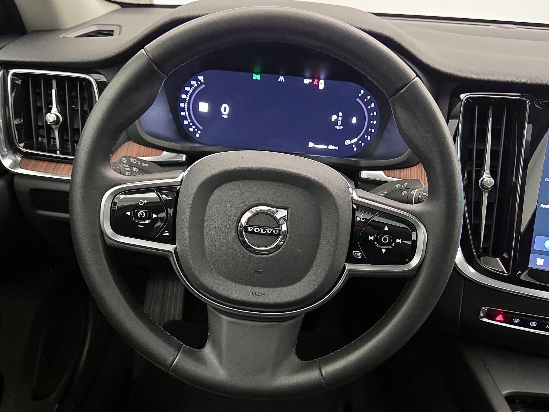 Thumbnail: 2024 Volvo S60 - 10