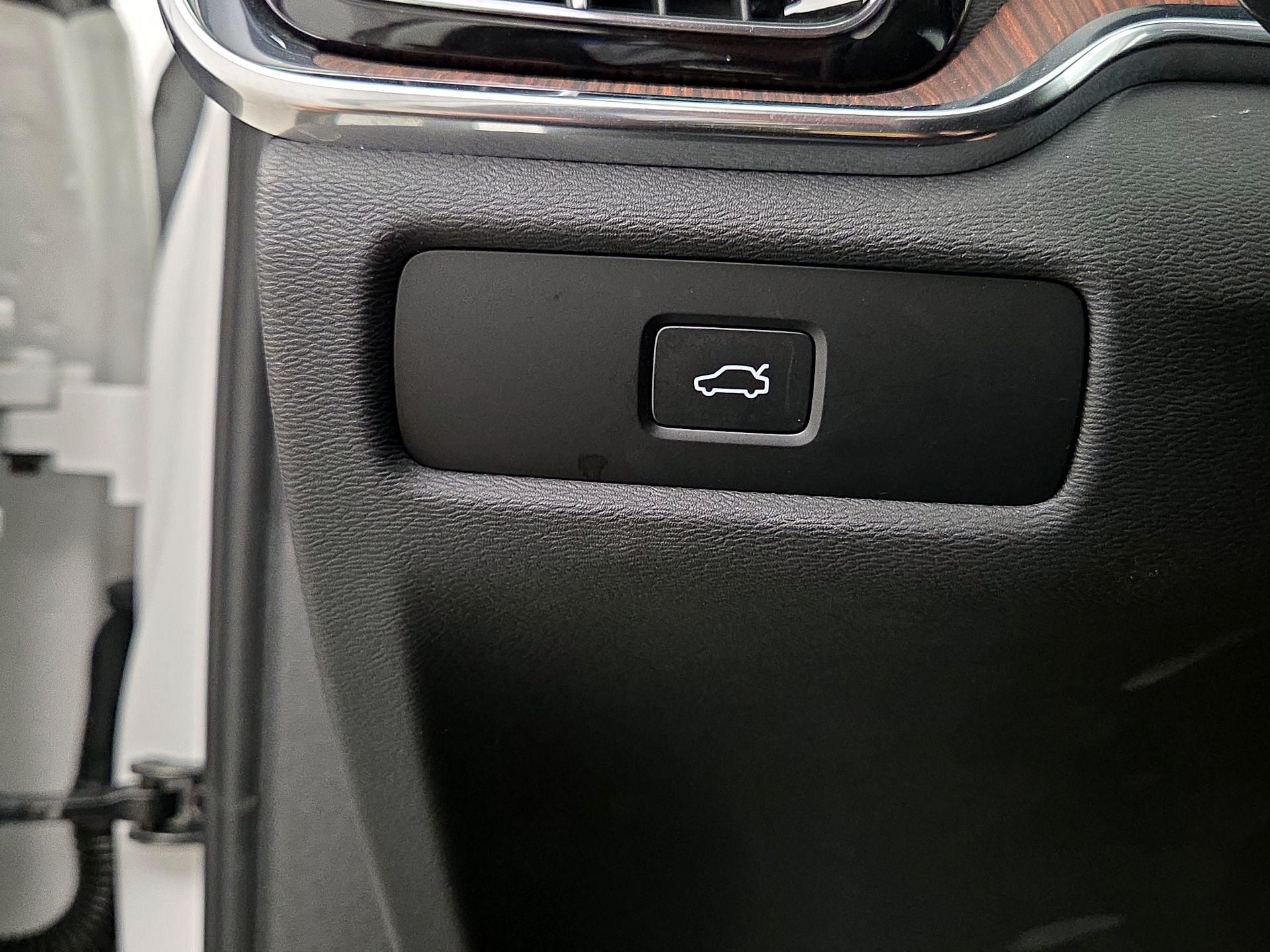 Thumbnail: 2024 Volvo S60 - 13