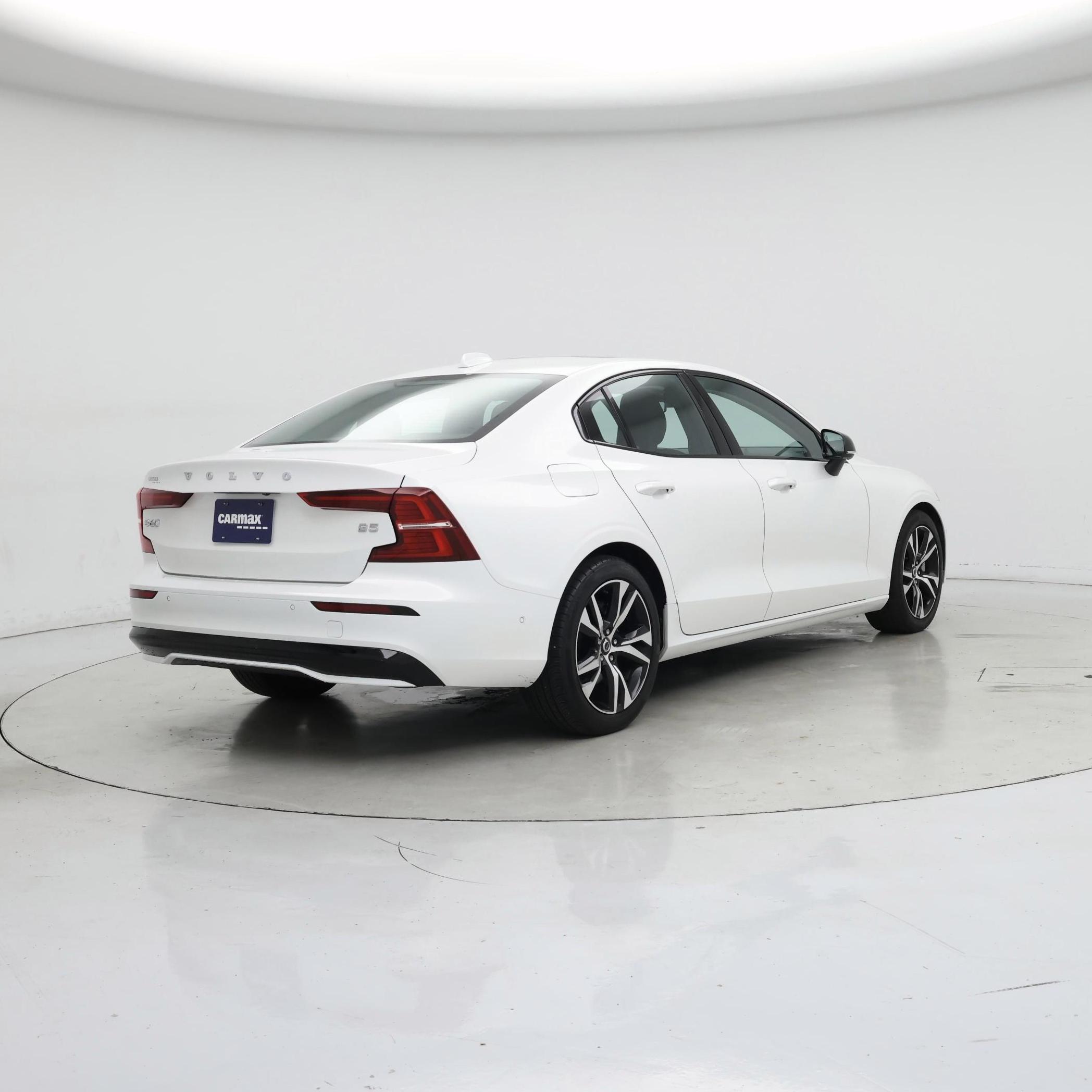 Thumbnail: 2024 Volvo S60 - 8